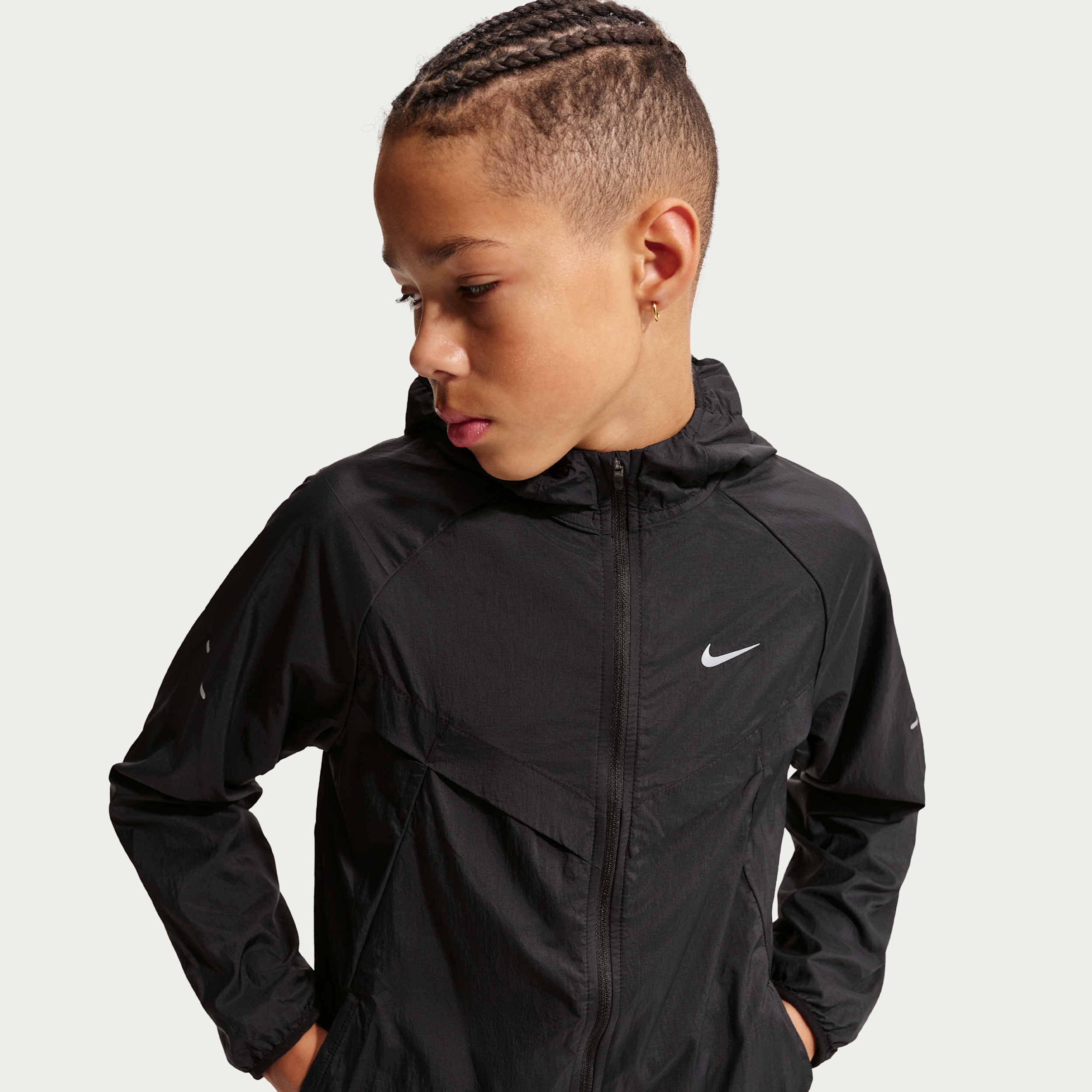Thumbnail - Nike Stride Repel Trainingsjacke mit UV-Schutz (Kinder) - Schwarz