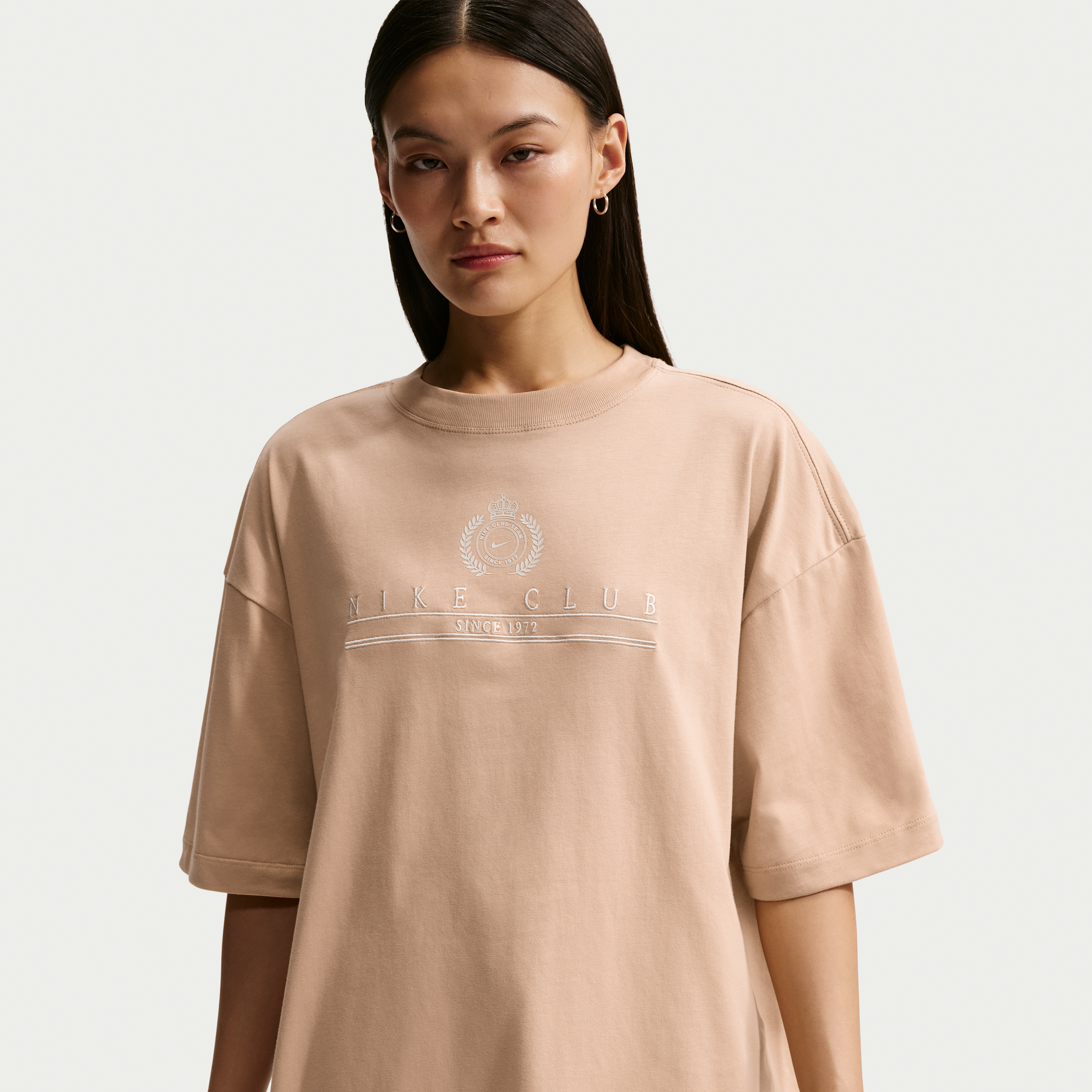 Thumbnail - Nike extragroßes Kurzarm-T-Shirt (Damen) - Braun