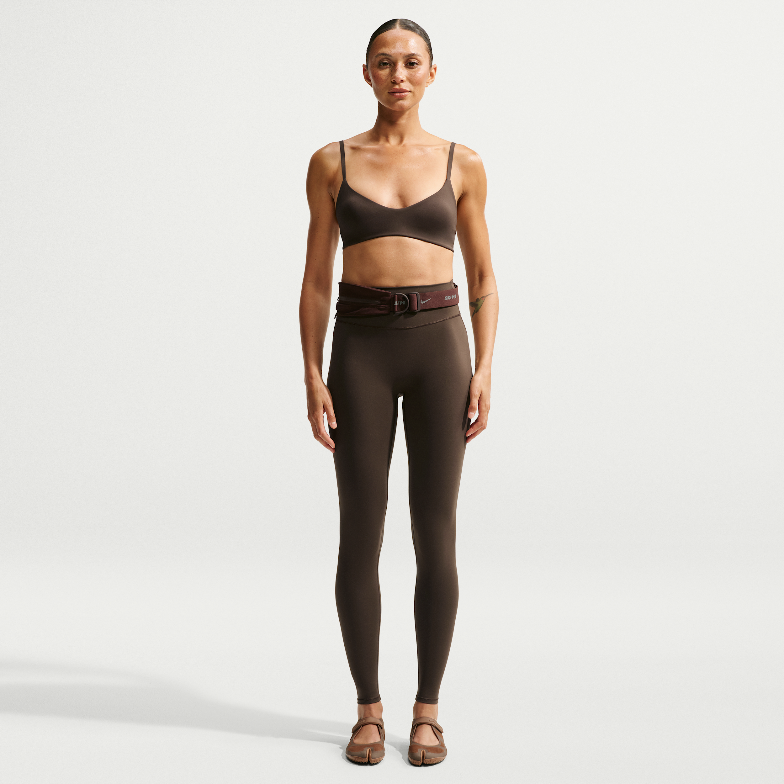 NikeSKIMS Matte Micro-Scoop IU8284-233 04