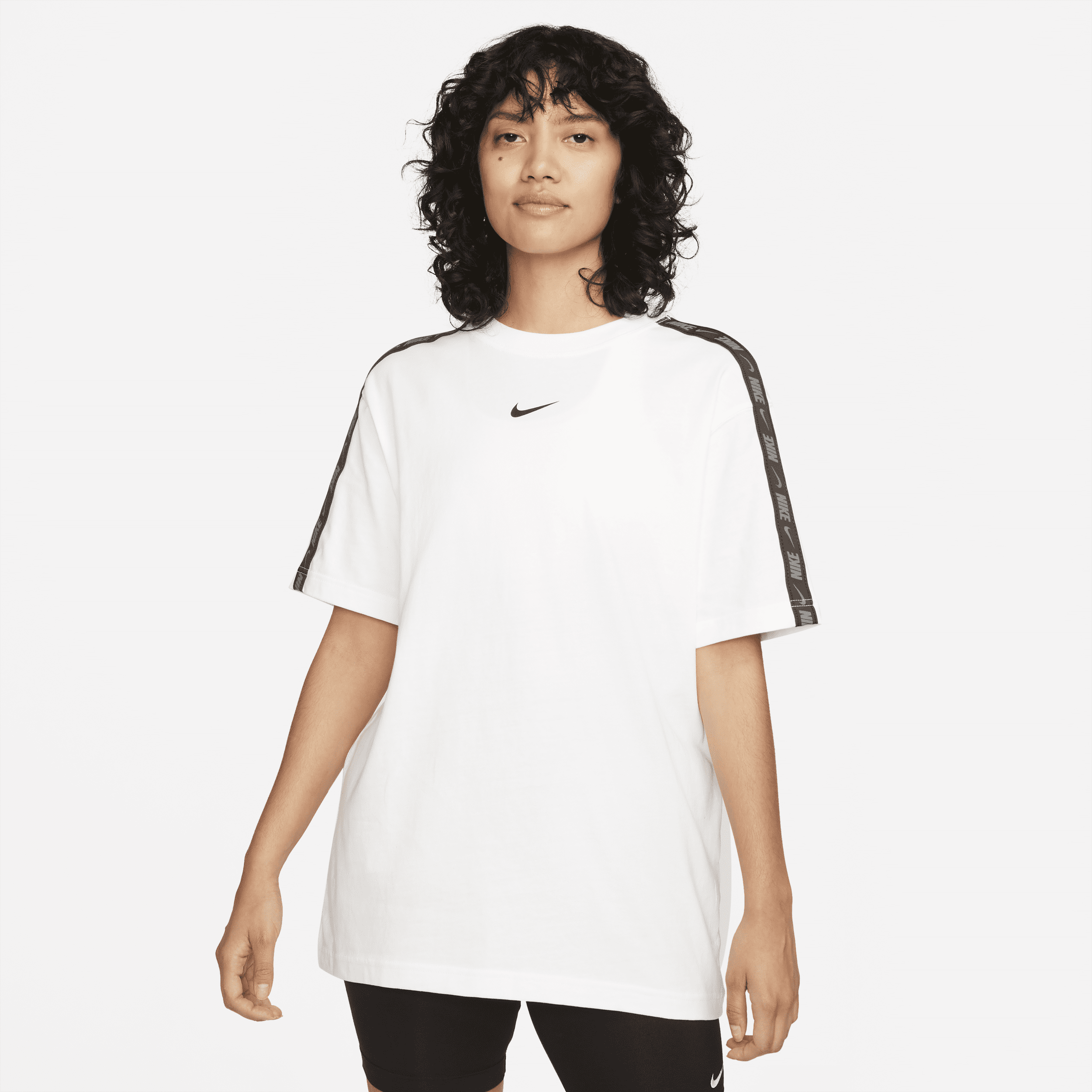 Nike Graphic Boyfriend T-Shirt in White