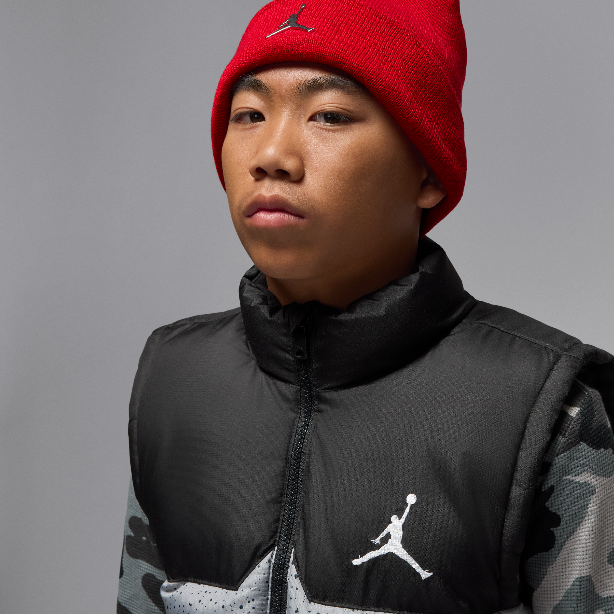 Thumbnail - Jordan gefüllte Puffer-Weste (ältere Kinder) - Grau