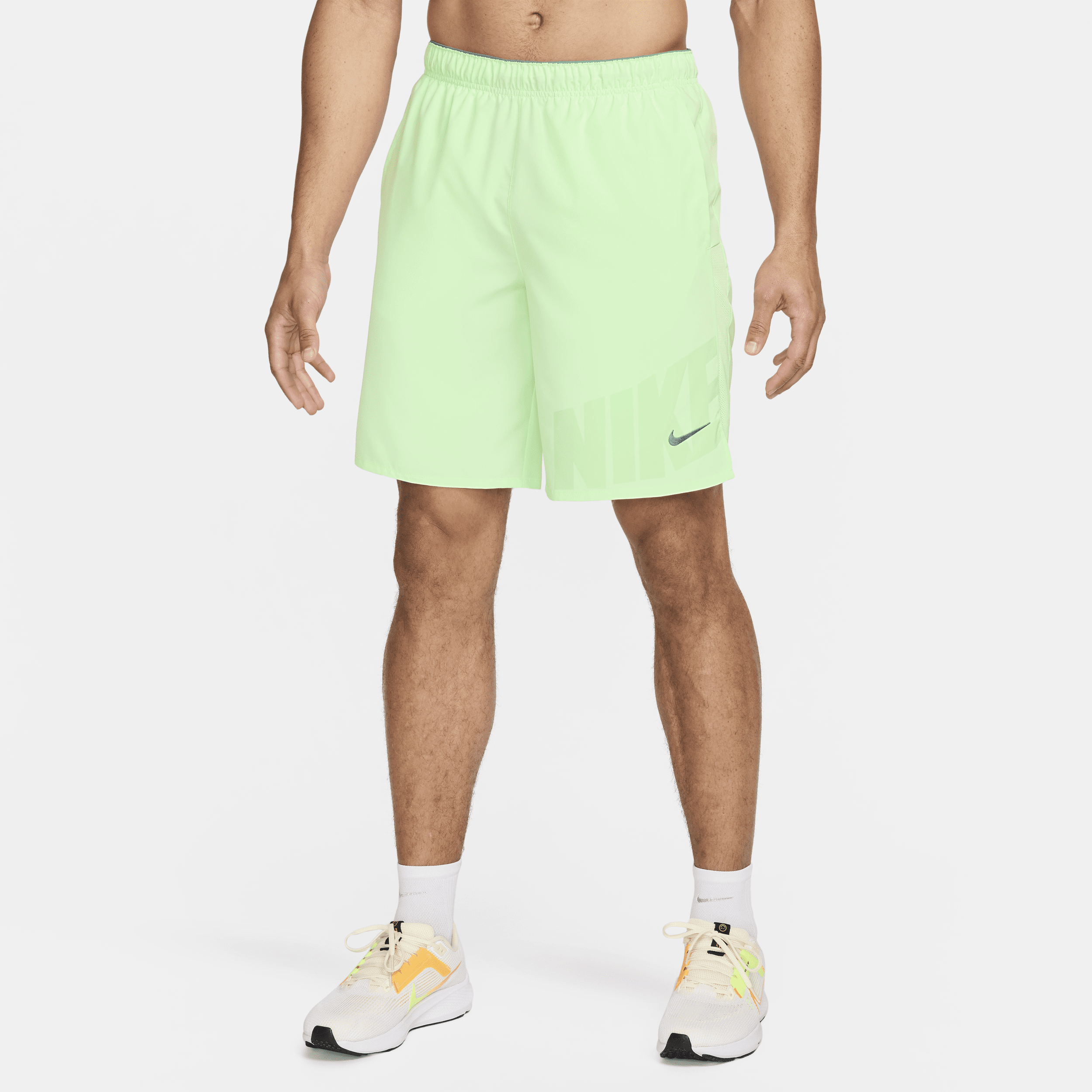 Nike Challenger Dri-FIT niet-gevoerde hardloopshorts voor heren (23 cm) Groen