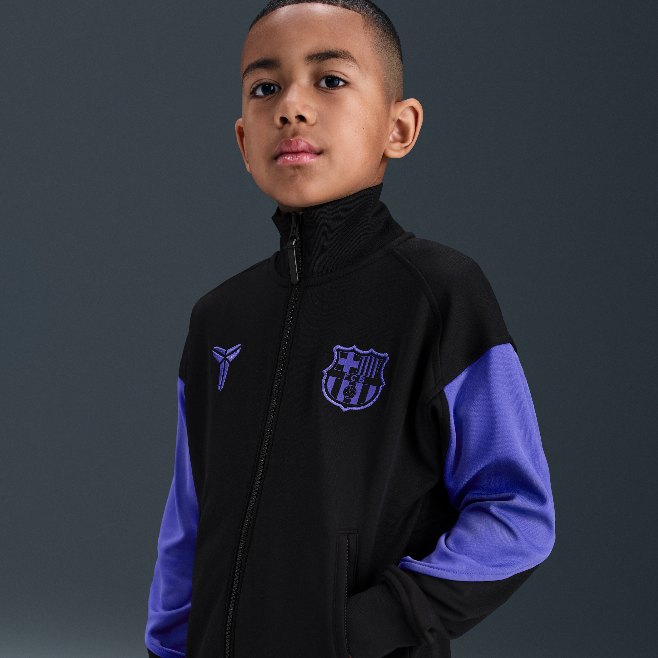 F.C. Barcelona Academy Pro Away Older Kids Kobe Dri-FIT Football Anthem Jacket - Black - Polyester