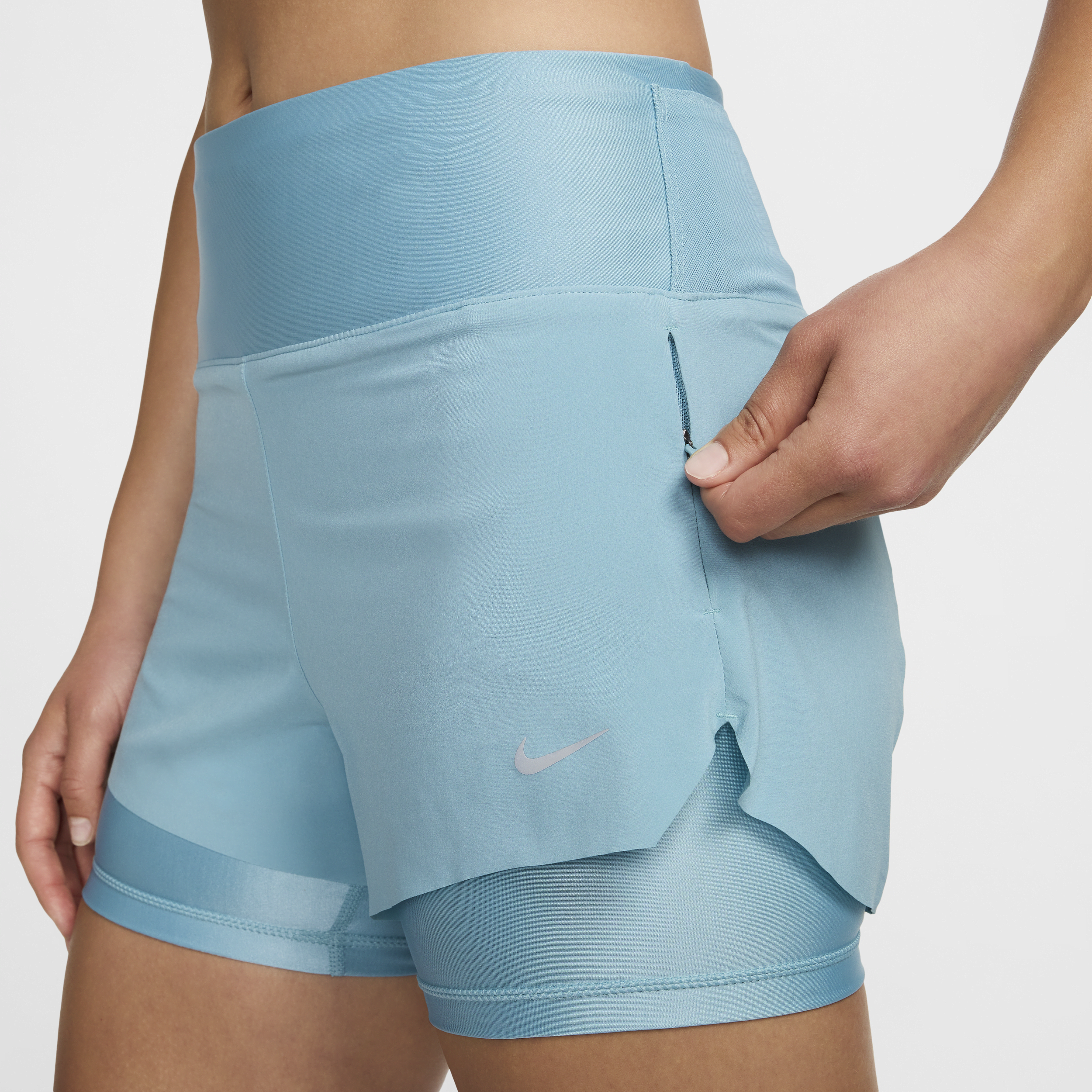 Short de running 2-en-1 avec poches taille mi-basse 8 cm Nike Dri-FIT Swift pour femme - Bleu