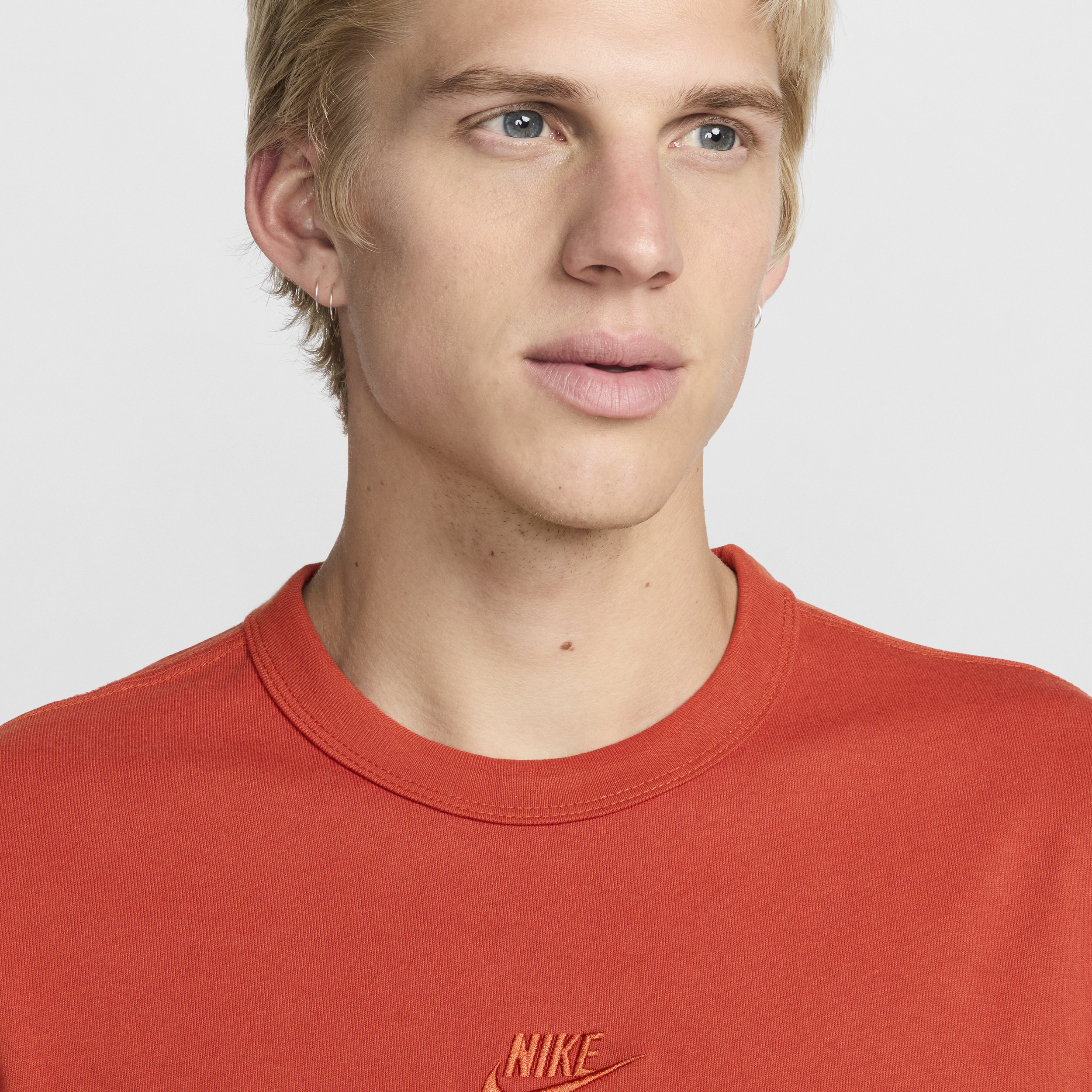 Tee-shirt Nike Sportswear Premium Essentials pour Homme - Rouge