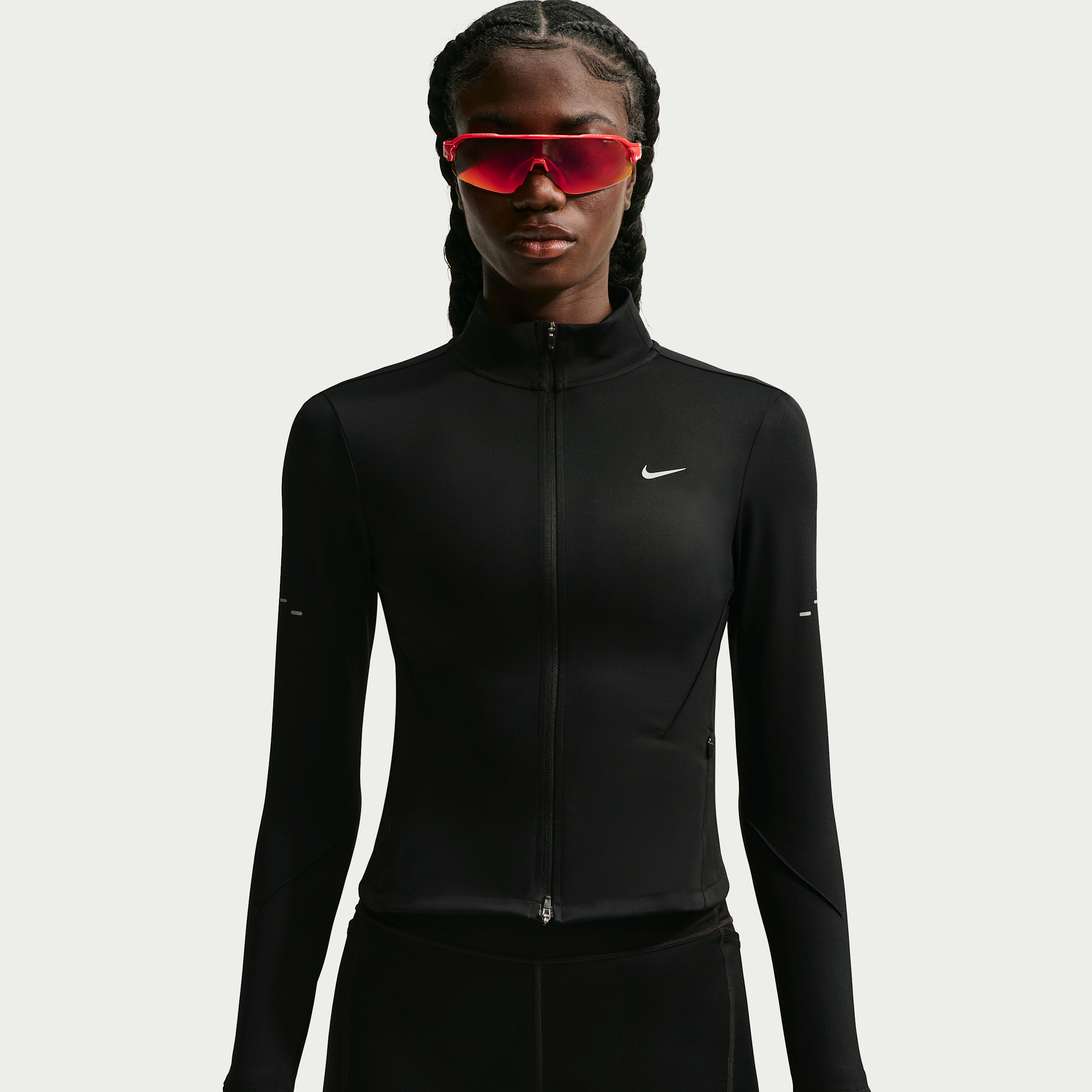 Nike Swift Dri-FIT-løbejakke med lynlås i fuld længde til kvinder - sort