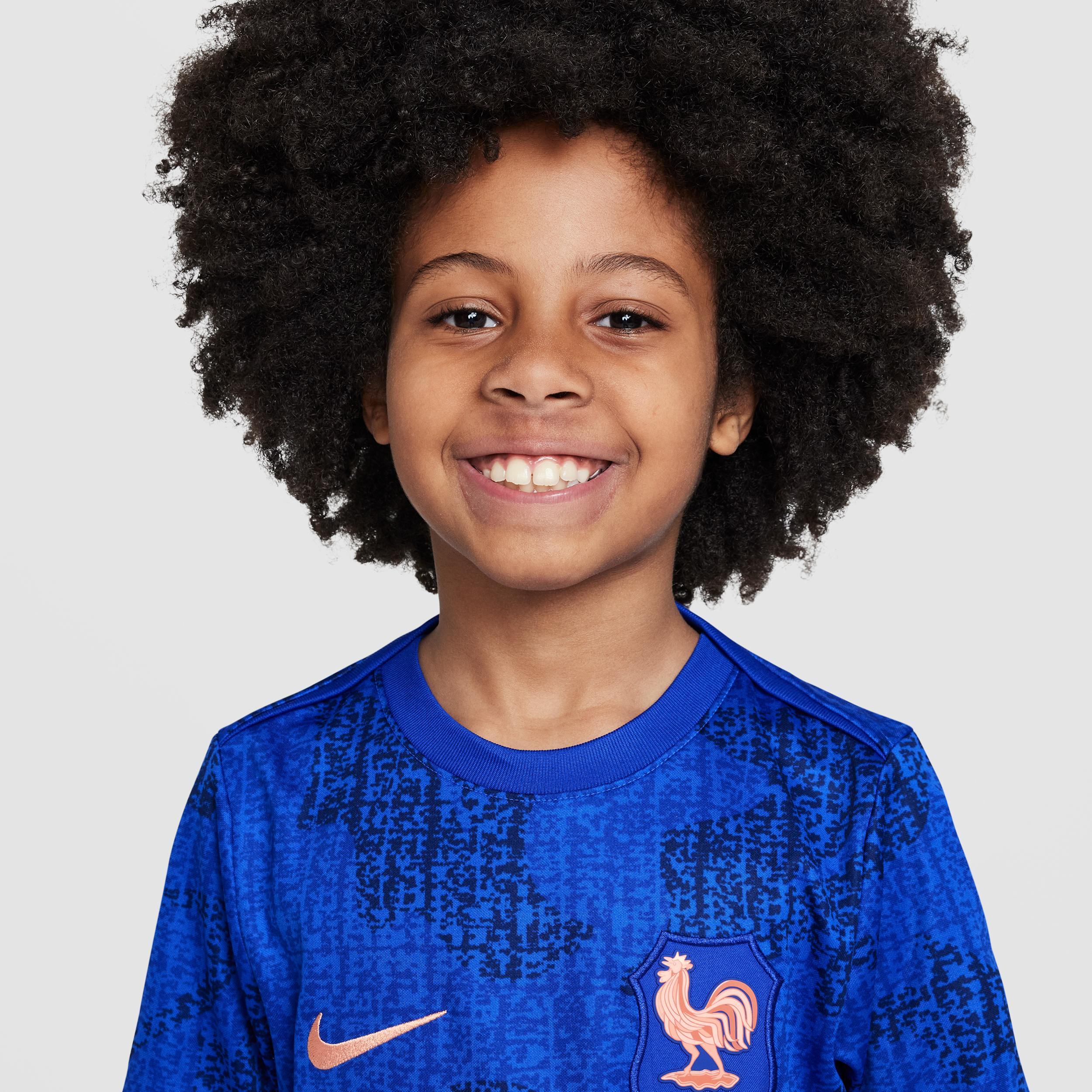 Thumbnail - FFF Academy Pro Nike kurzärmeliges Pre-Match-Fußballoberteil mit Dri-FIT-Technologie (ältere Kinder) - Blau