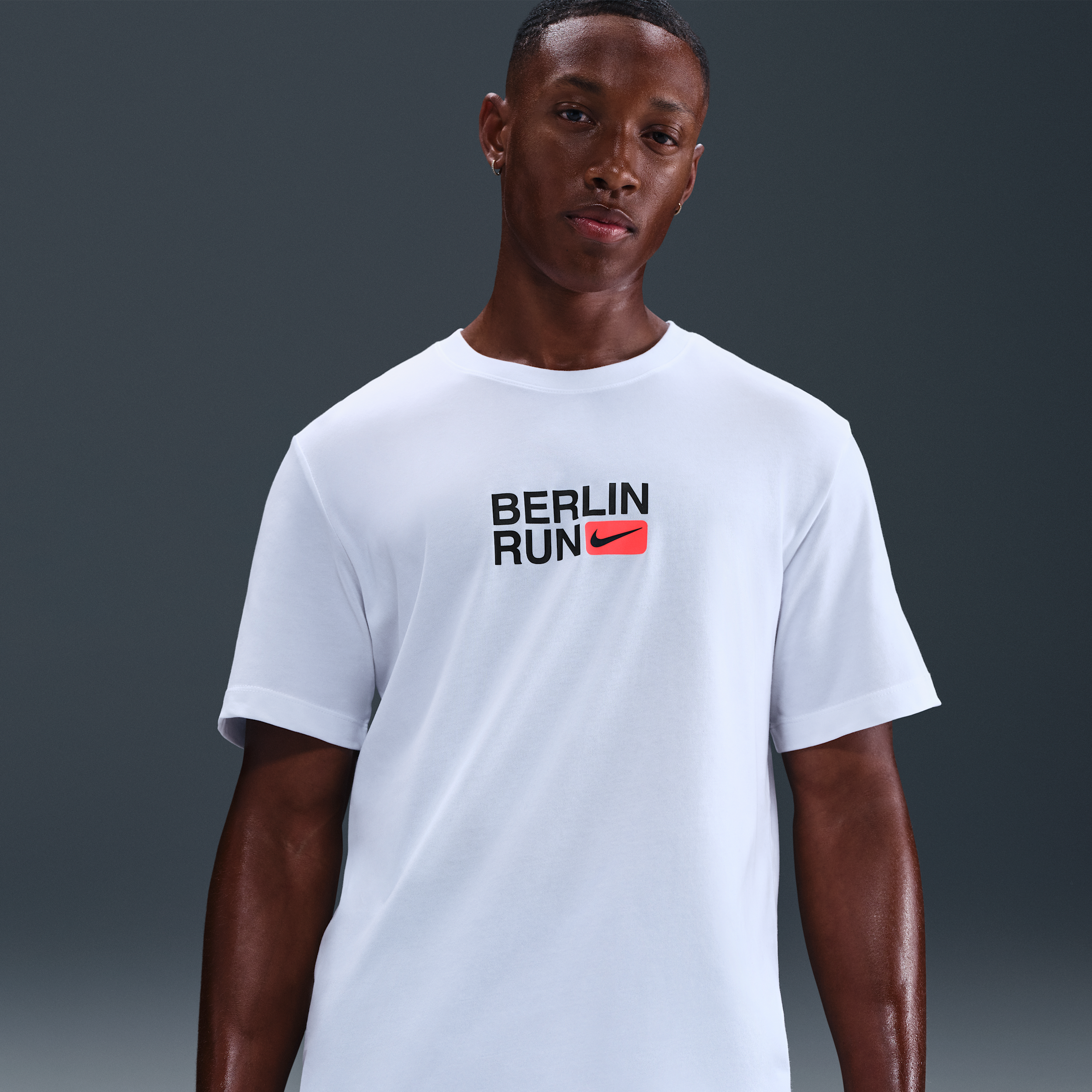 Thumbnail - Nike kurzärmliges Lauf-T-Shirt mit Dri-FIT-Technologie (Herren) - Weiß