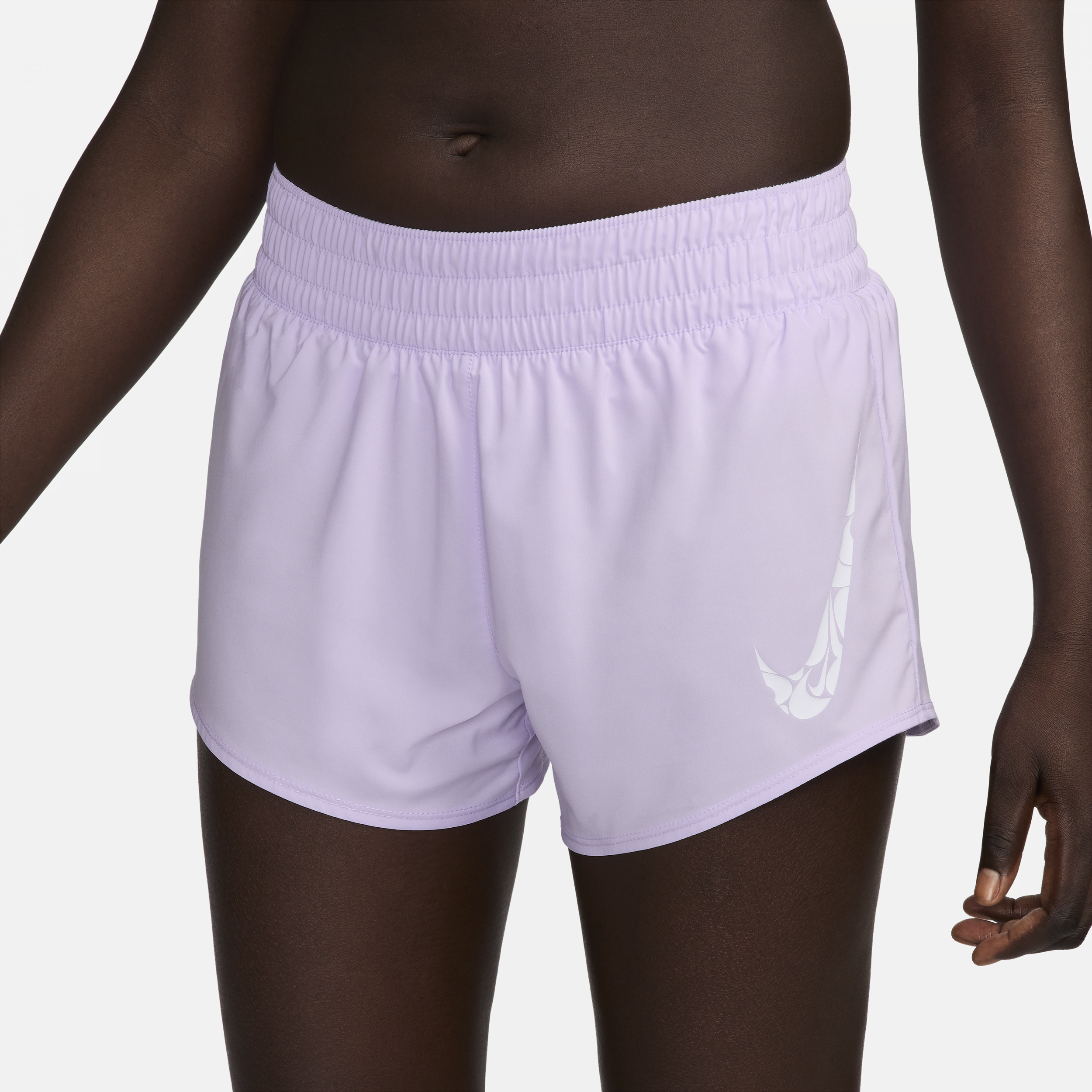 Nike One Dri-FIT damesshorts met halfhoge taille en binnenbroekje (8 cm) Paars