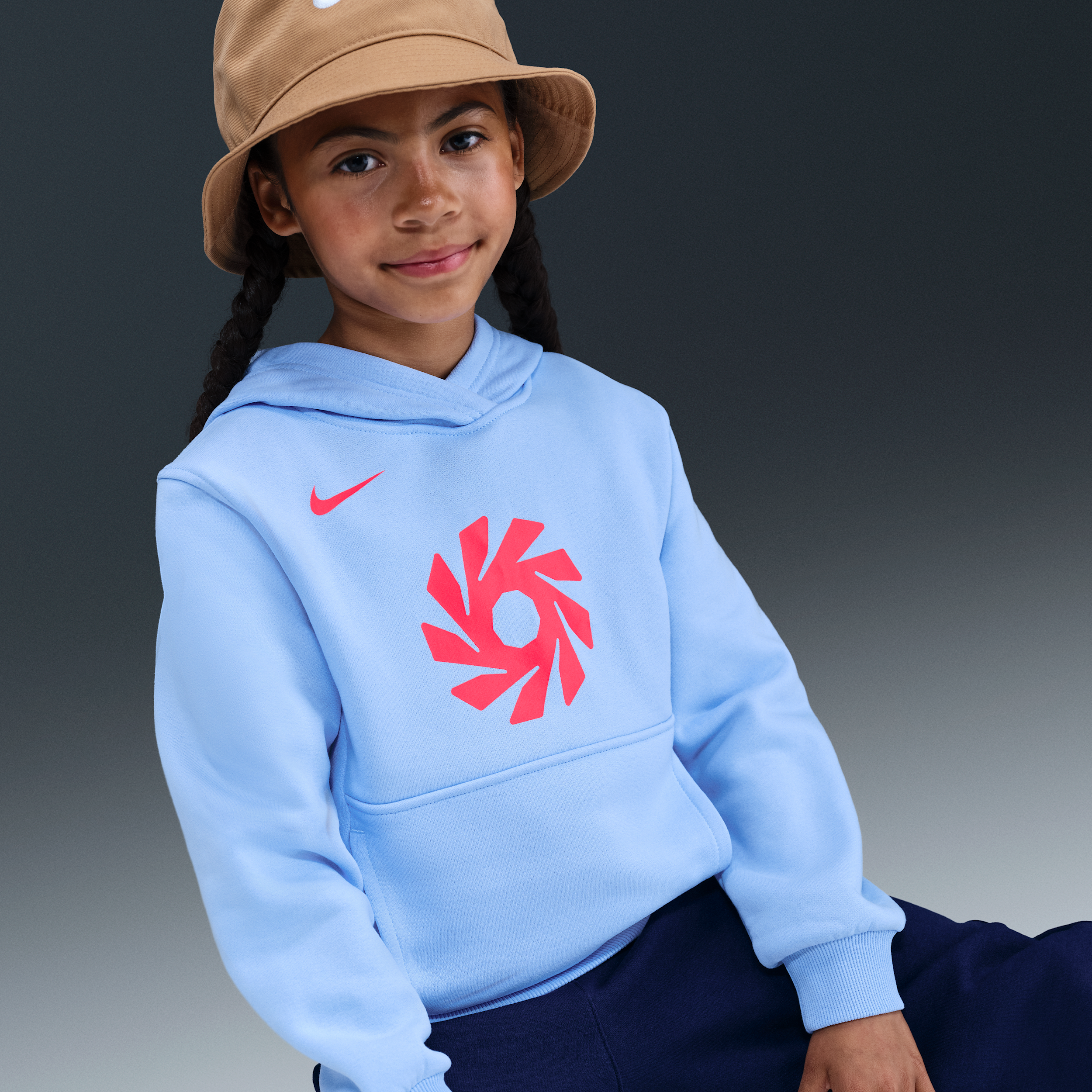 Thumbnail - Erling Haaland Club Fleece Fußball-Hoodie (ältere Kinder) - Blau