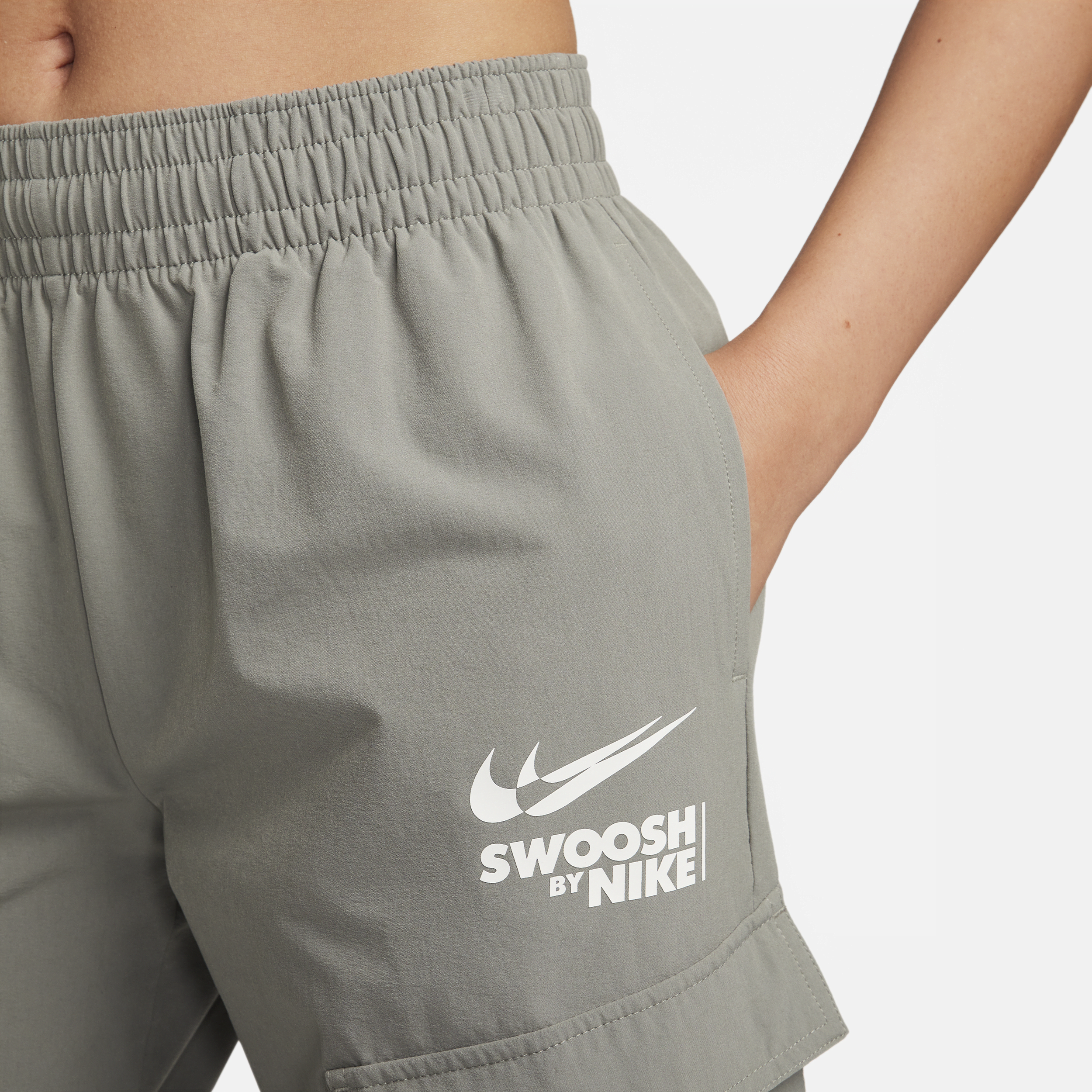 Nike Sportswear Geweven cargobroek voor dames Grijs