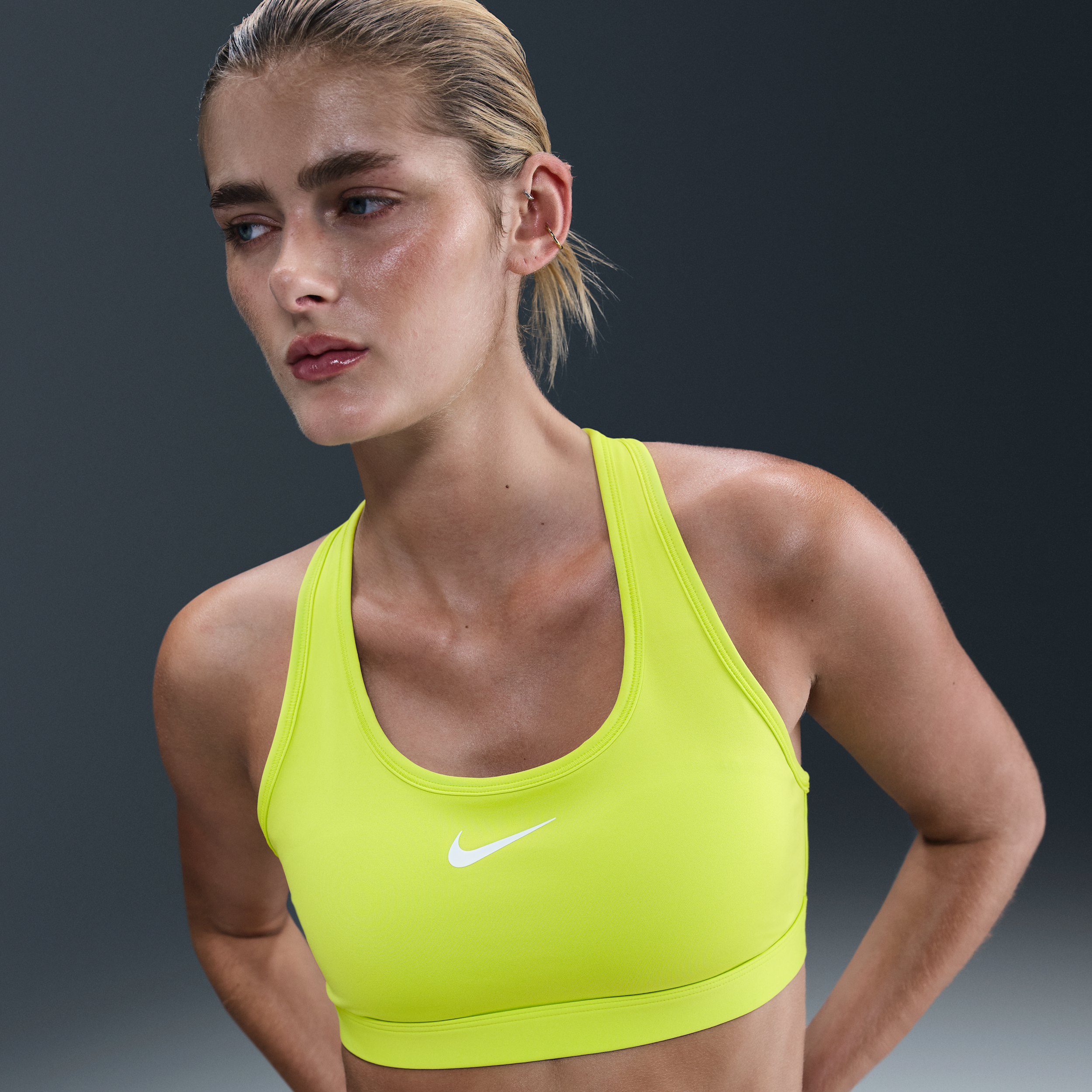 Nike Swoosh Medium-Support Womens Padded Sports Bra - Green - Polyester/Elastane