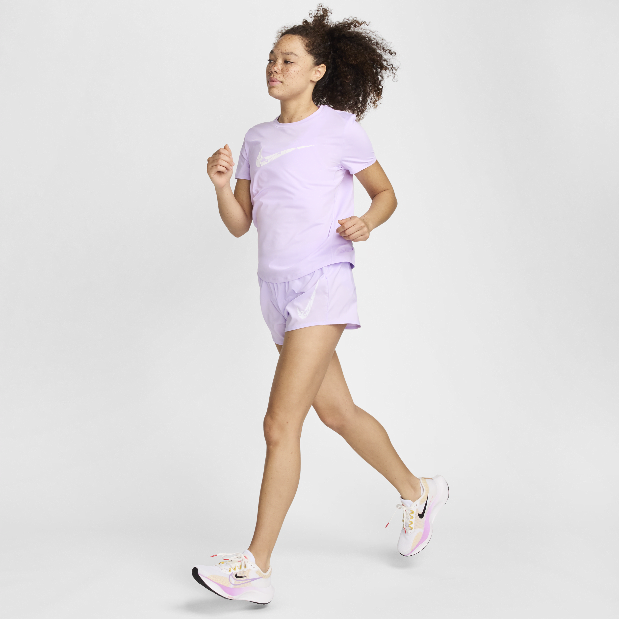 Nike One Swoosh Dri-FIT hardlooptop met korte mouwen voor dames Paars
