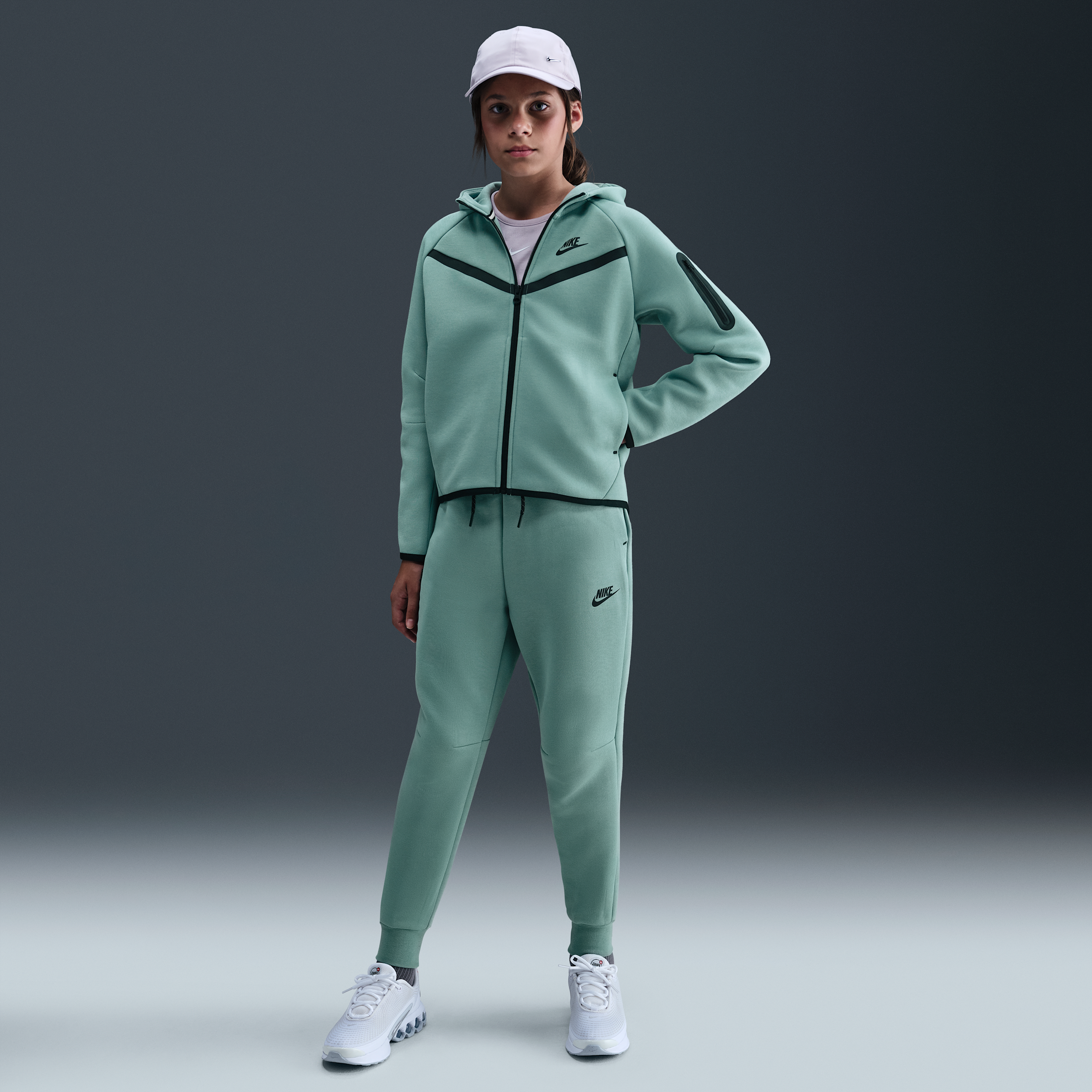 Nike Sportswear Tech Fleece Girls Joggers - Green - Cotton/Polyester - 50% Sustainable Blends