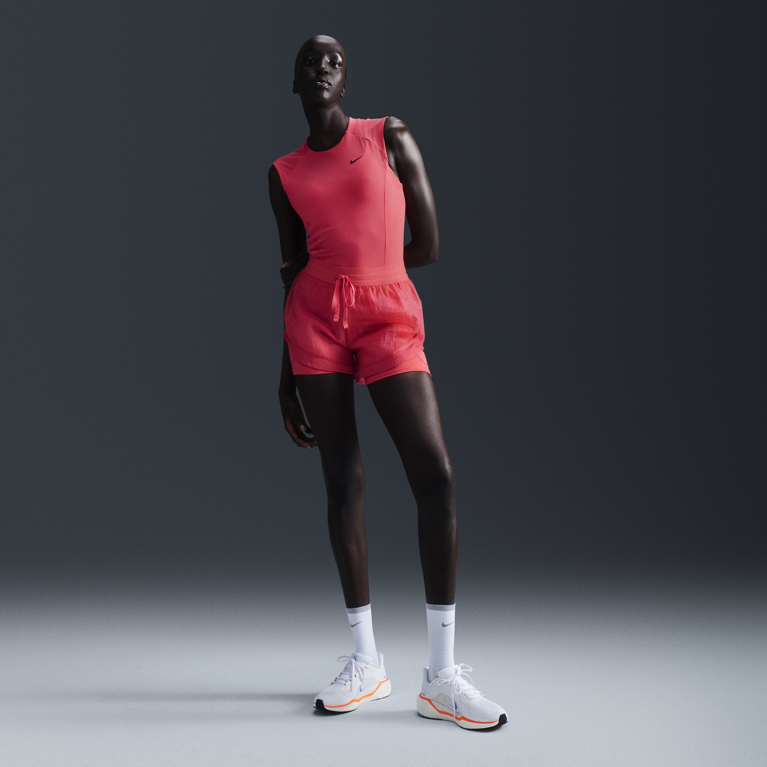 Nike Running Division Dri-FIT 2-in-1 hardloopshorts met halfhoge taille voor dames (8 cm) Roze