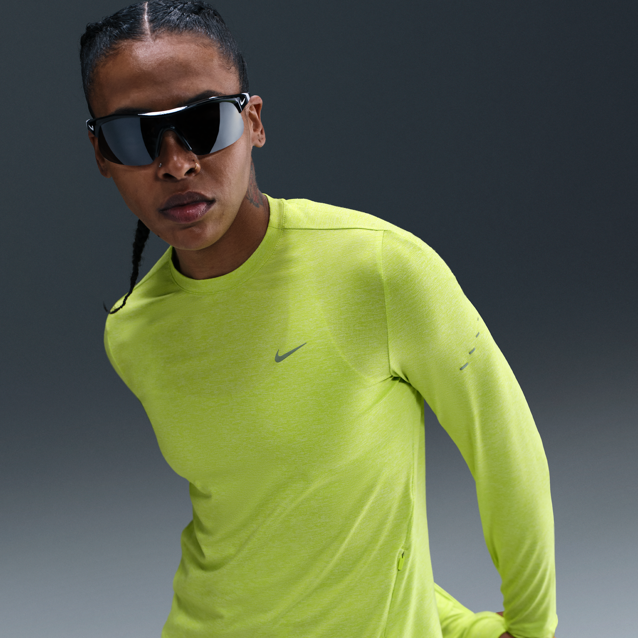 Thumbnail - Nike Swift UV Lauf-Longsleeve mit Rundhalsausschnitt und Dri-FIT-Technologie (Damen) - Grün