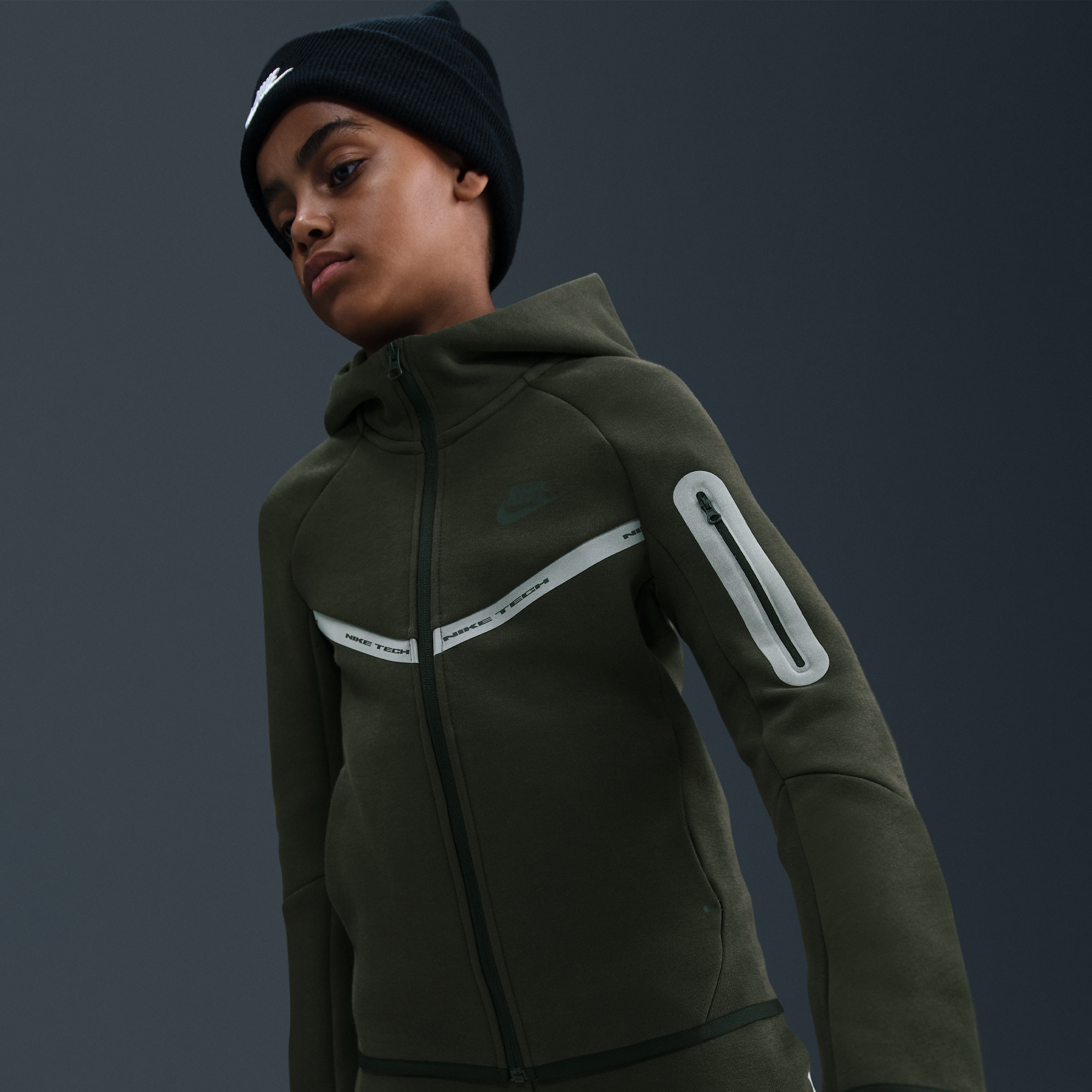 Thumbnail - Nike Tech Fleece Kapuzenjacke für ältere Kinder (Jungen) mit reflektierenden Akzenten - Grün