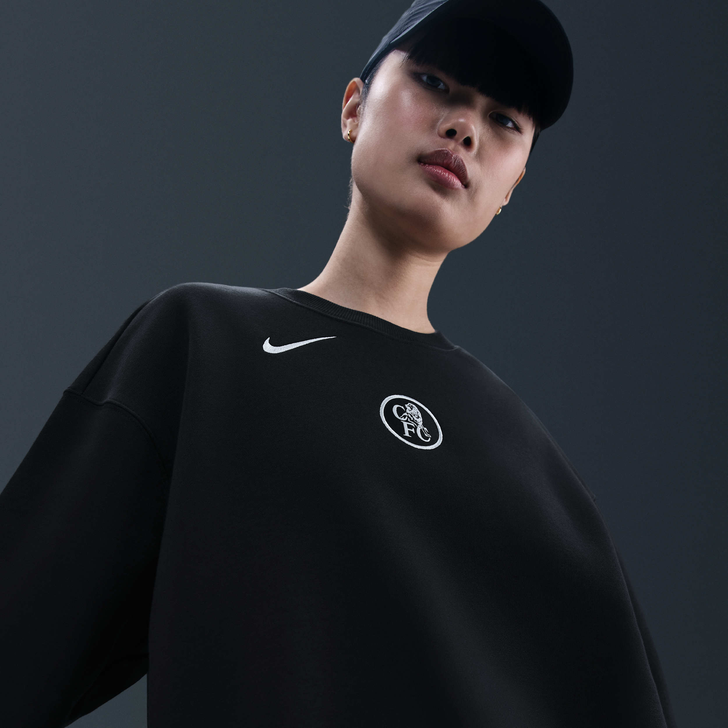 Thumbnail - FC Chelsea Phoenix Fleece Third Nike Total 90 Oversize-Fußball-Sweatshirt (Damen) - Schwarz