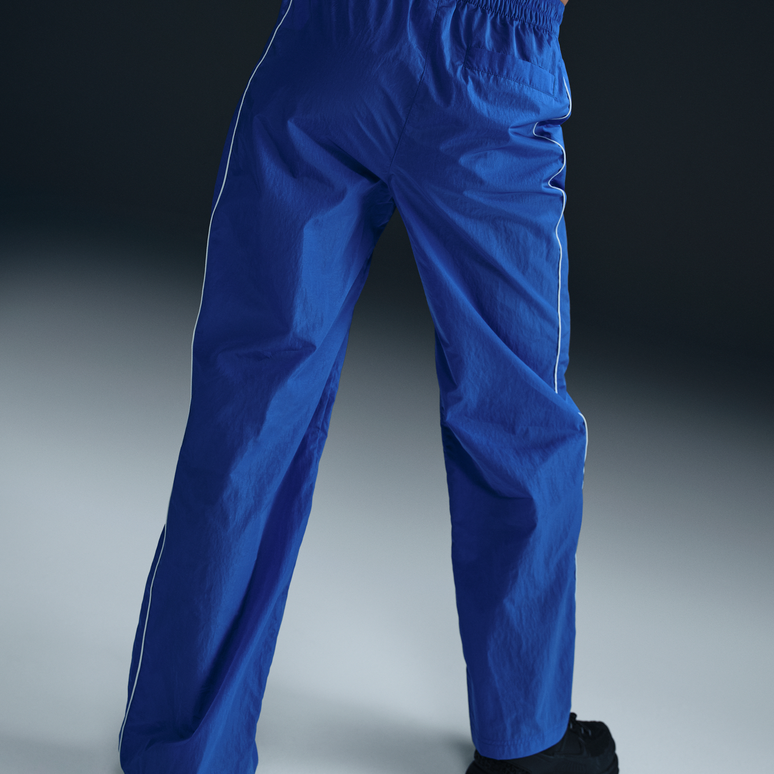 Thumbnail - England Windrunner Nike Football Webhose mit hohem Bund (Damen) - Blau