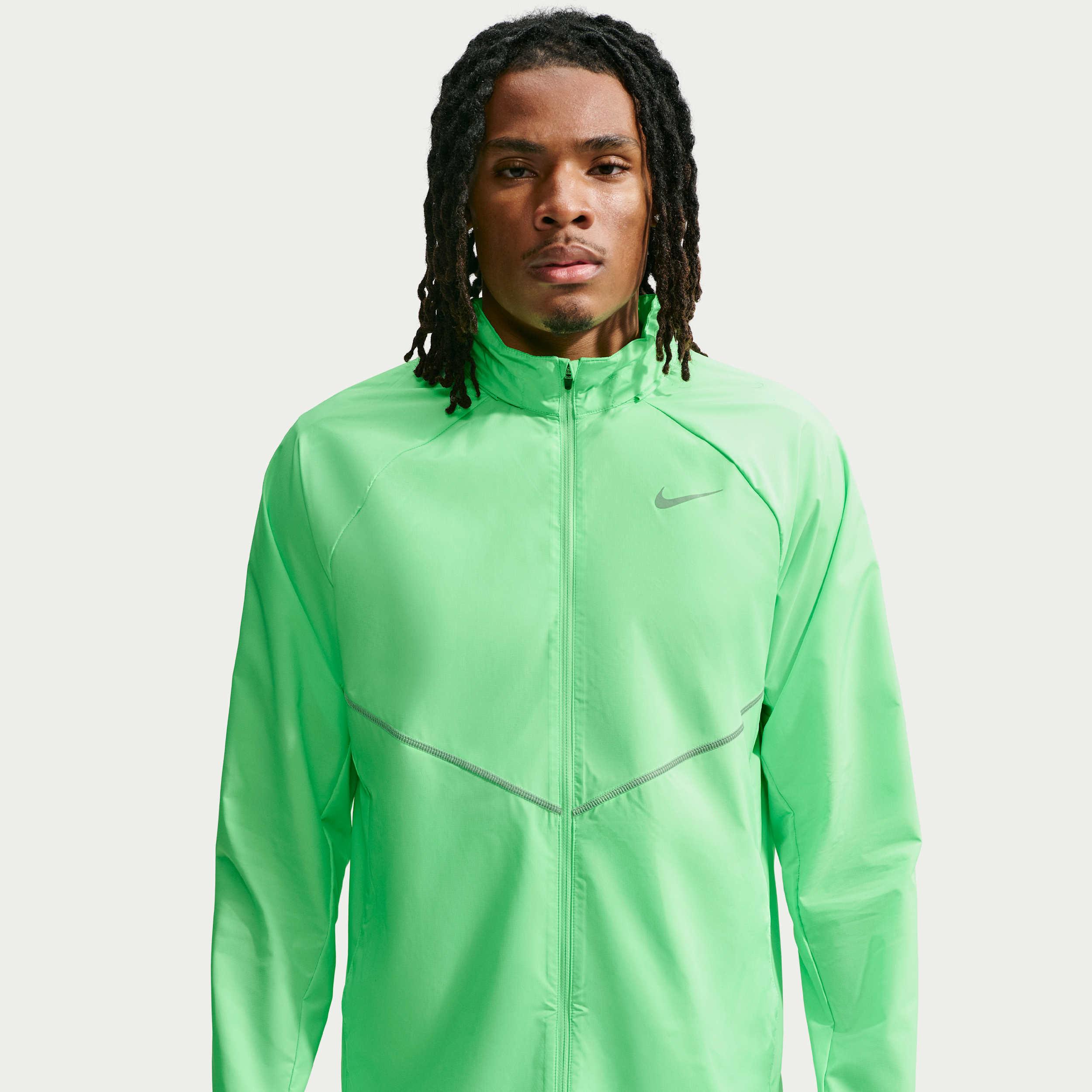 Nike Miler Repel-løbejakke med UV-beskyttelse til mænd - grøn