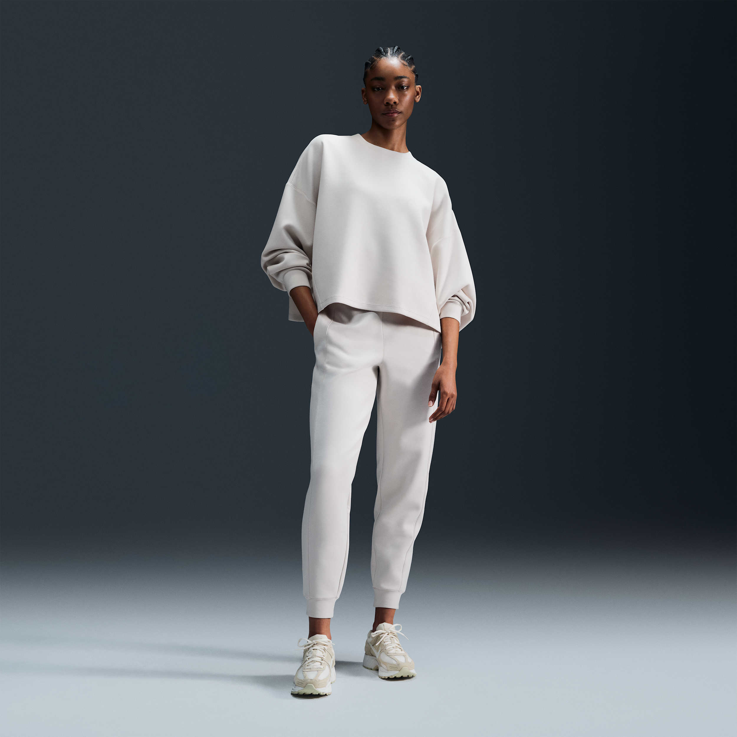 Thumbnail - Nike 24.7 ImpossiblySoft Dri-FIT-Jogger mit mittelhohem Bund (Damen) - Braun