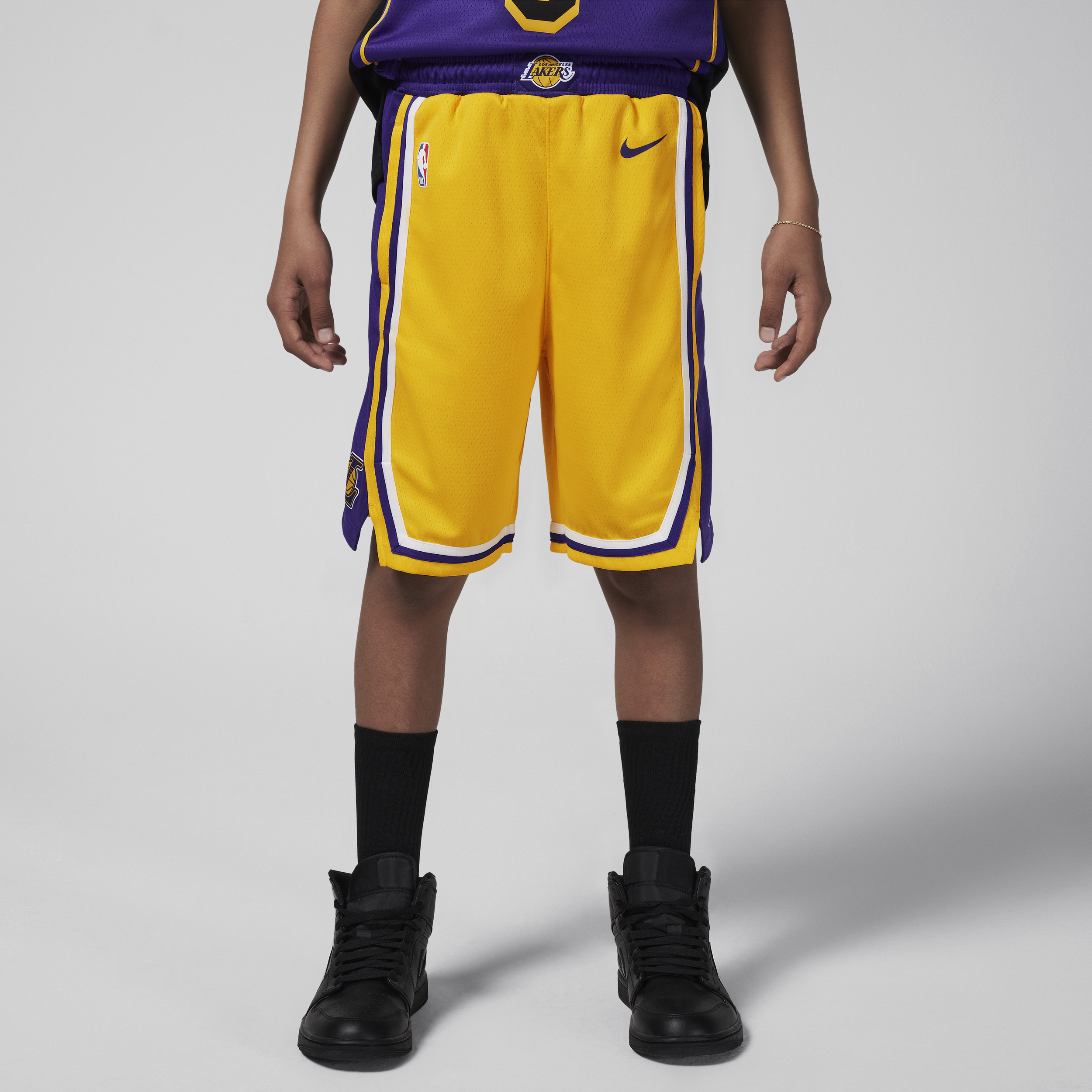 Nike Los Angeles Lakers 2023/24 Icon Edition Swingman  NBA-jongensshorts - Geel