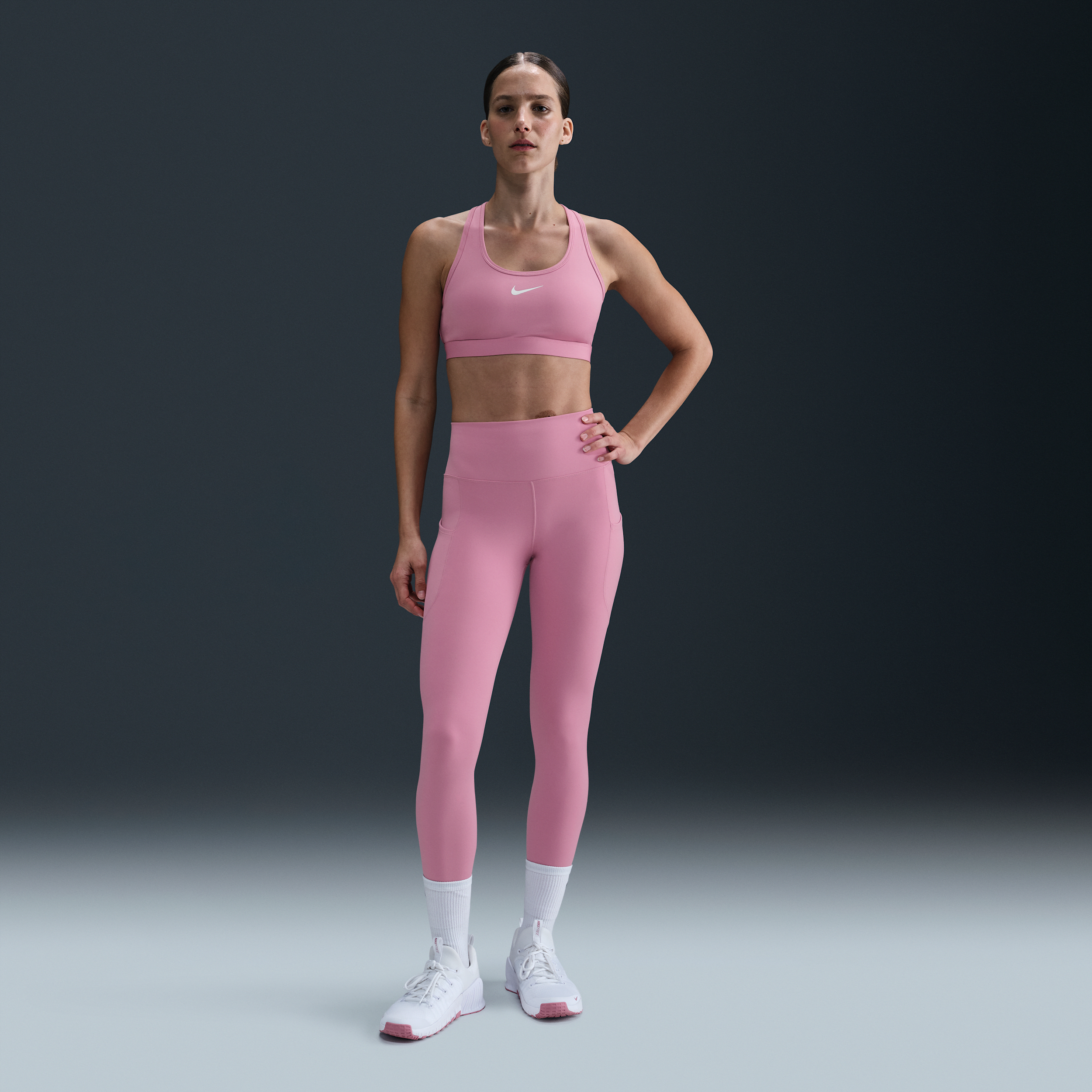 Brassière de sport rembourrée Nike Swoosh Medium Support pour femme - Rose