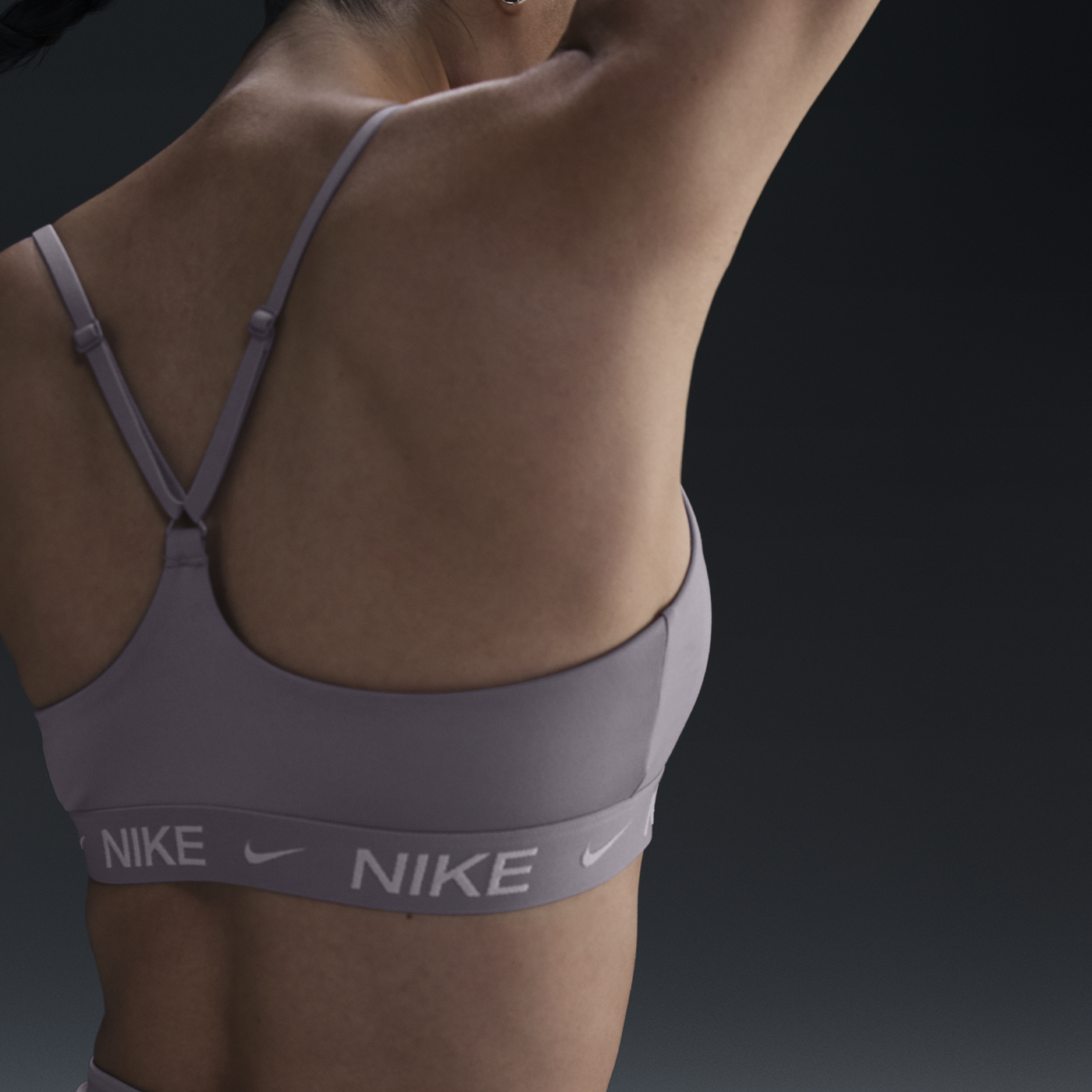 Brassière de sport réglable rembourrée à maintien léger Nike Indy pour femme - Gris