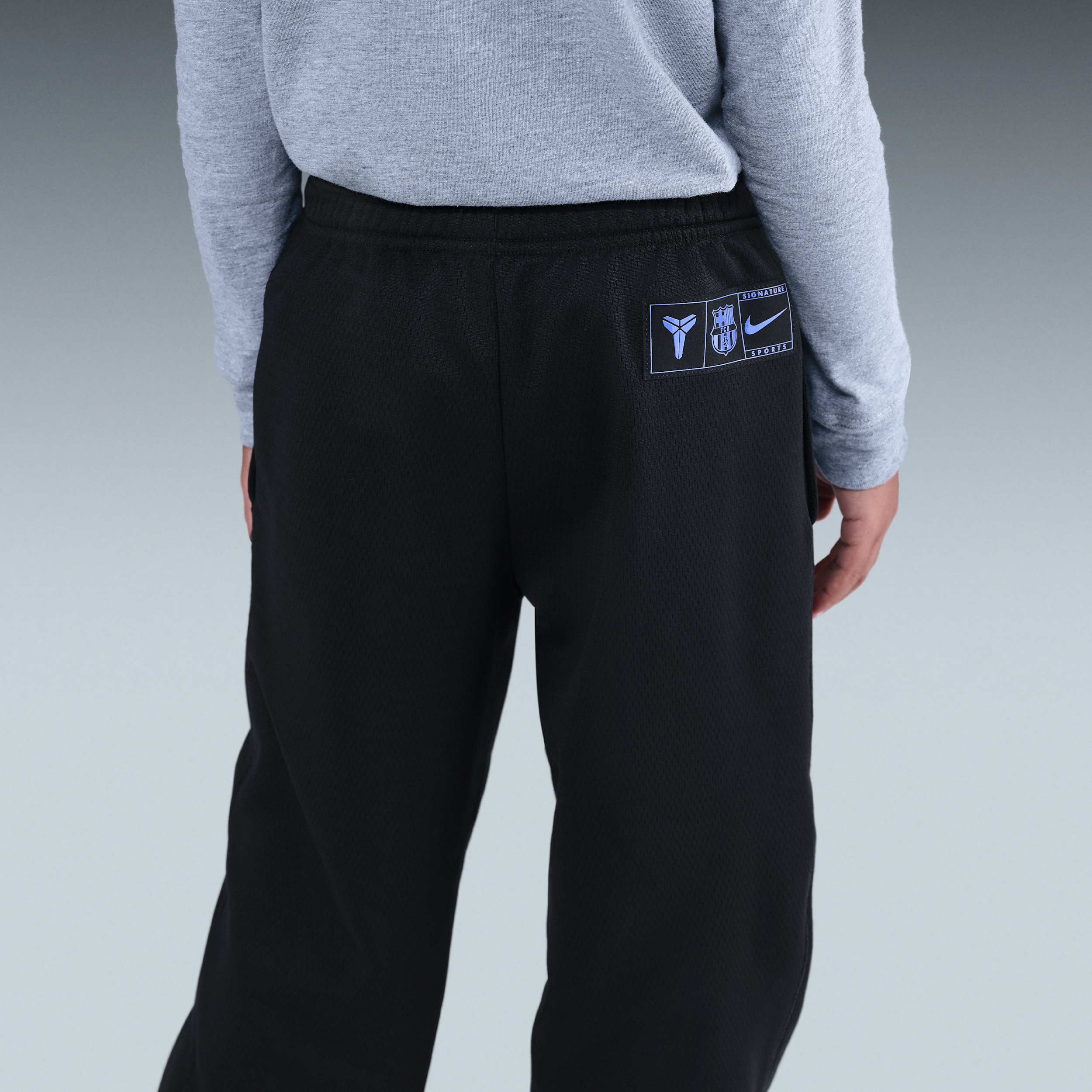 Thumbnail - FC Barcelona Away Kobe Therma-FIT Fußballhose für ältere Kinder - Schwarz