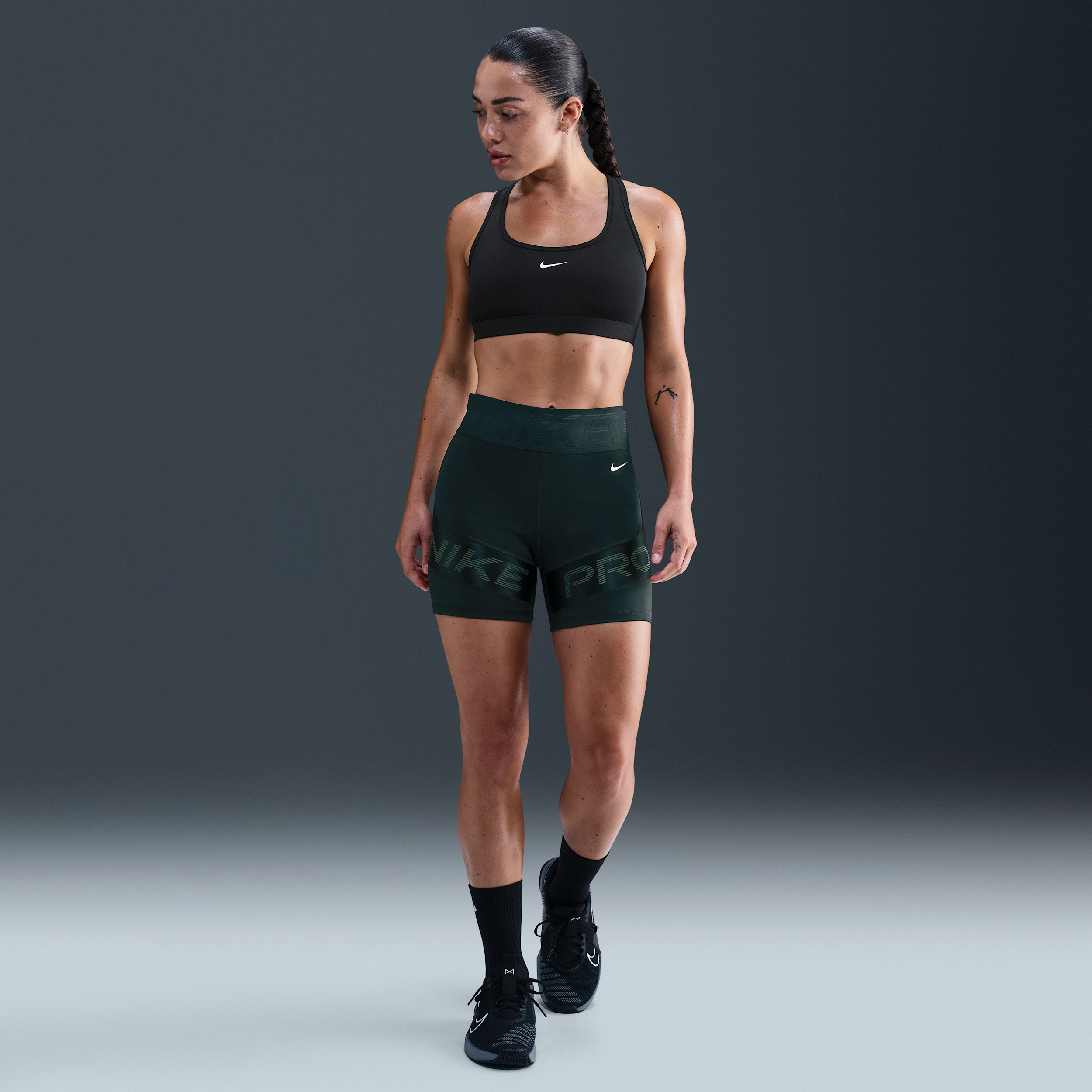 Thumbnail - Nike Pro Sculpt Dri-FIT Bike Shorts mit hohem Bund (Damen, ca. 12,5 cm) - Grün