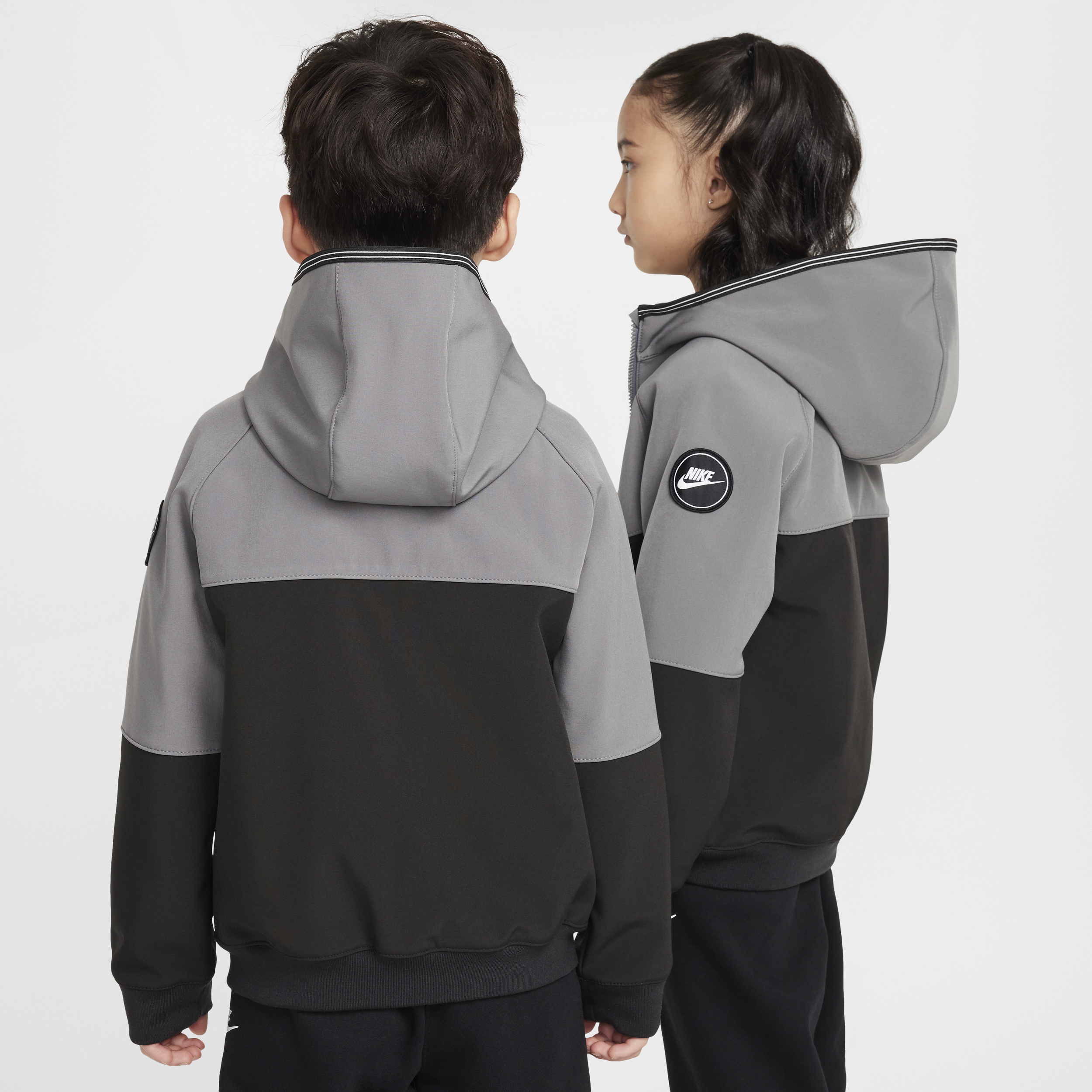 Thumbnail - Nike Futura Softshell-Jacke für jüngere Kinder - Grau