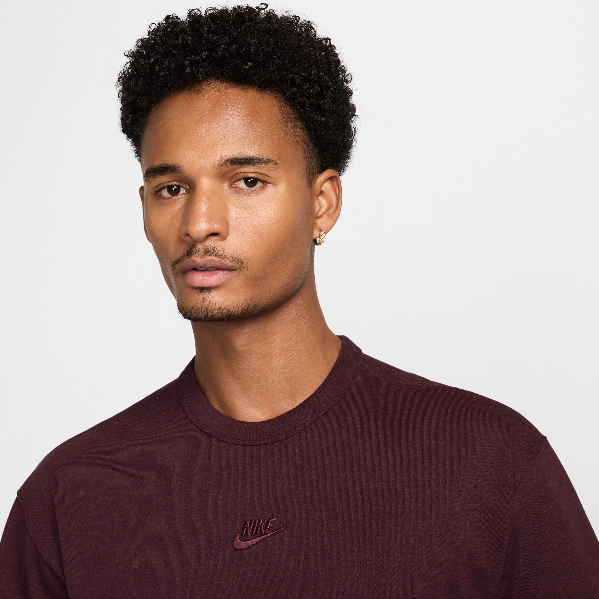 Tee-shirt Nike Sportswear Premium Essentials pour Homme - Rouge