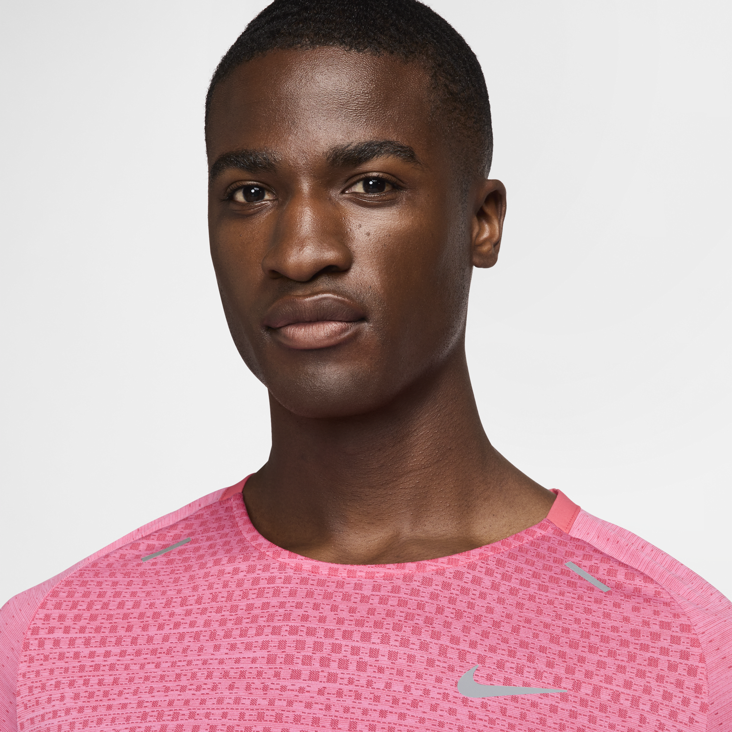 Haut de running à manches courtes Dri-FIT Nike TechKnit ADV pour homme - Rose