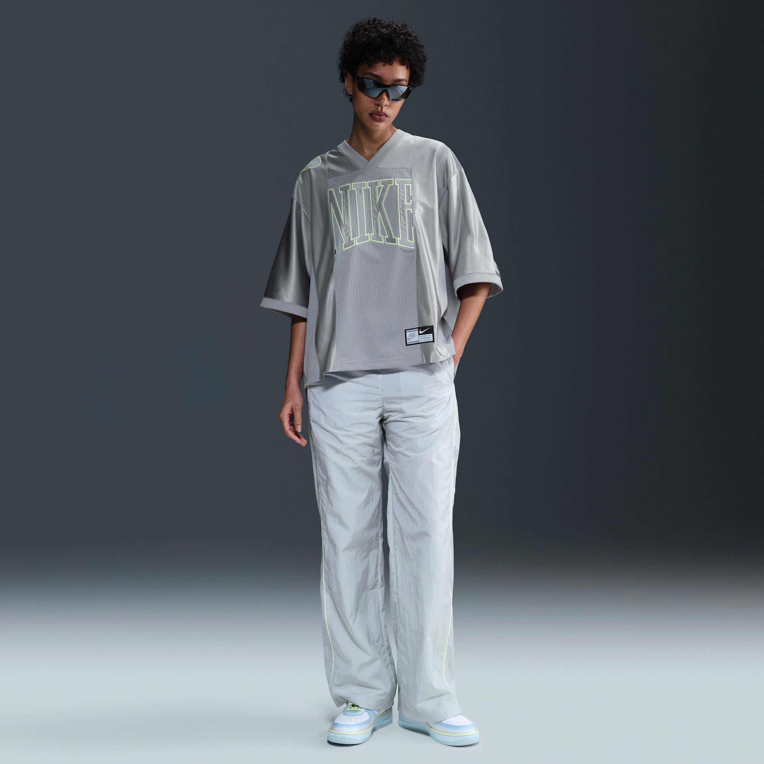 Maillot oversize à manches courtes et motif Nike Sportswear Street pour femme - Gris