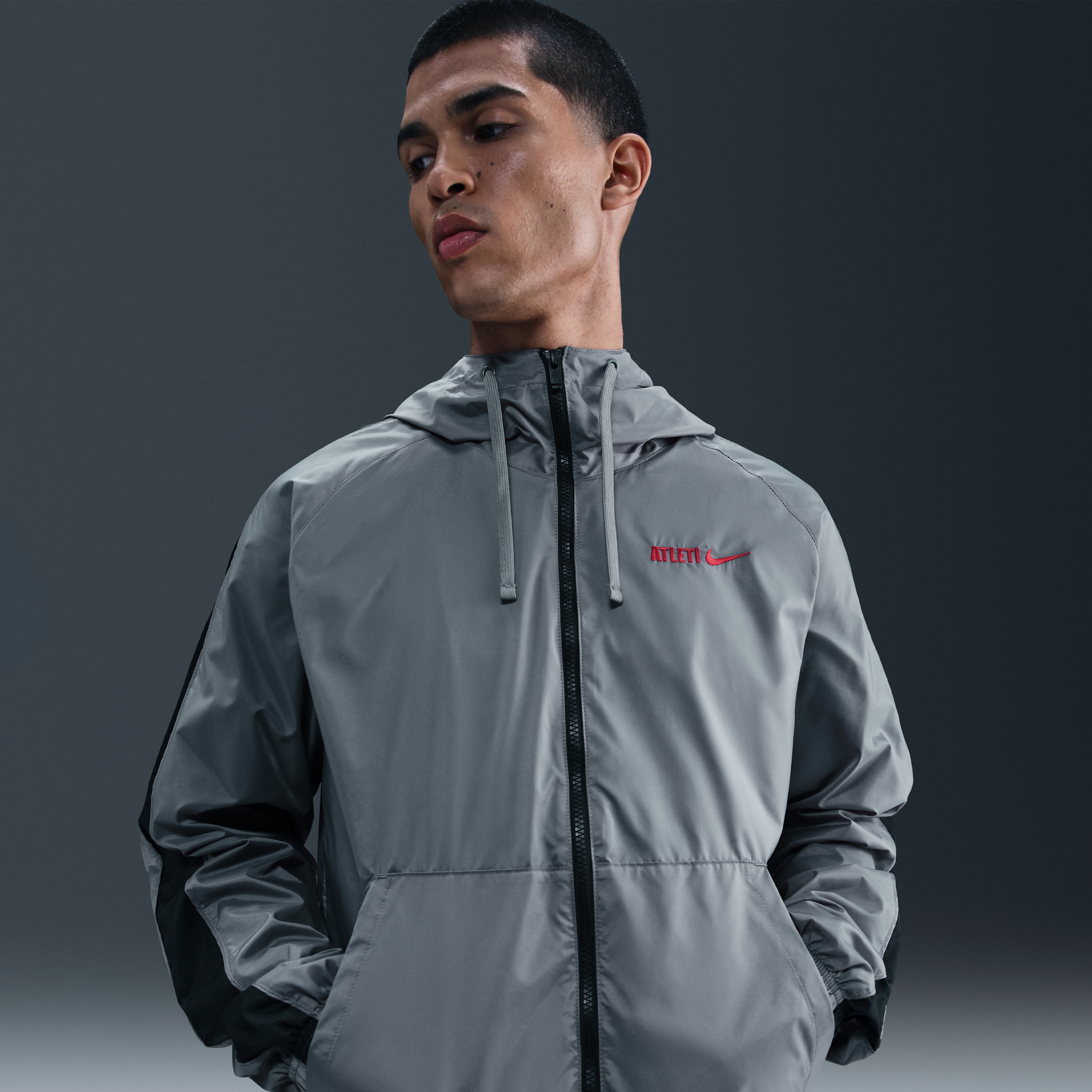 Thumbnail - Atlético Madrid Nike Fußball-Trainingsanzug aus Webmaterial mit Kapuze für Herren - Grau