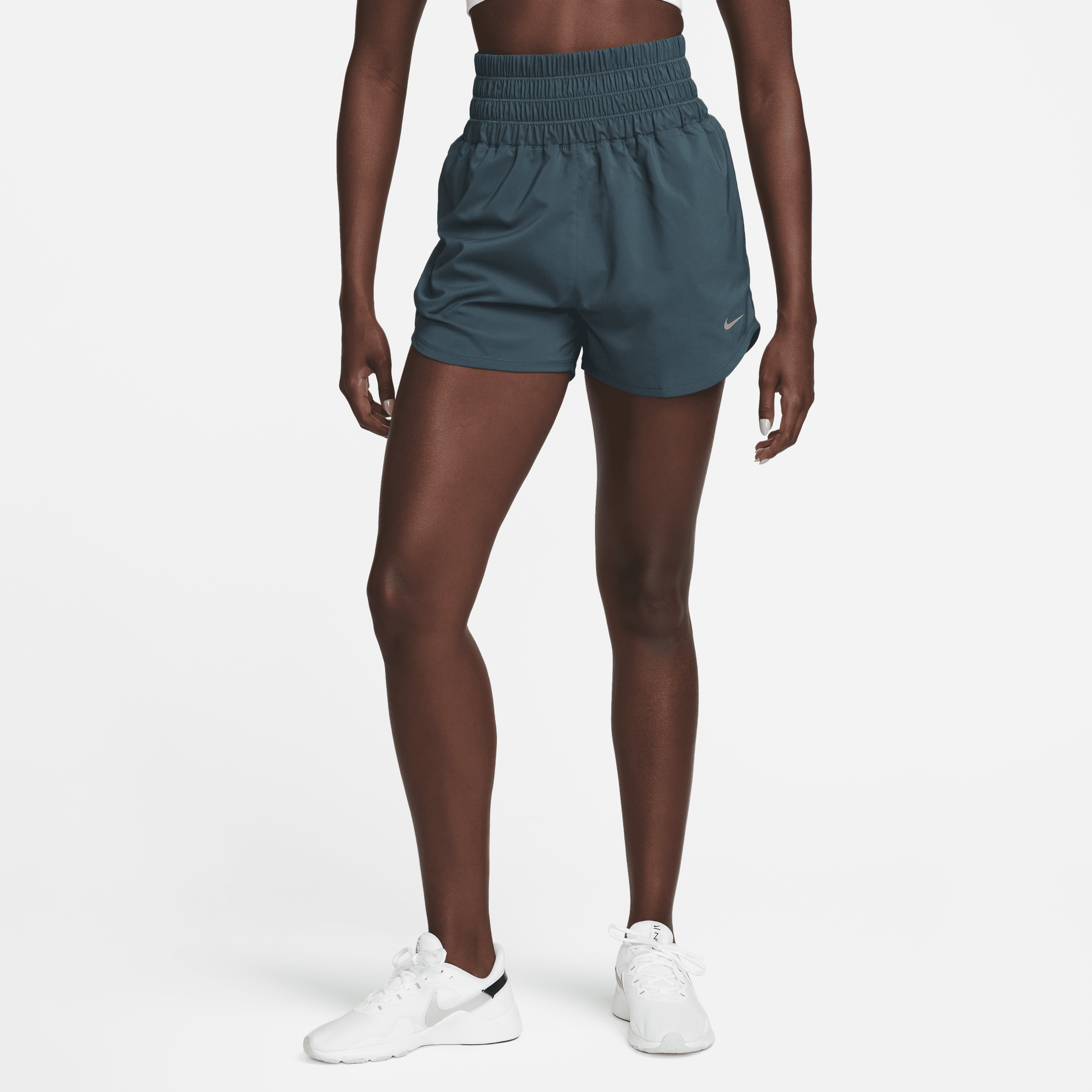 Nike One Dri-FIT damesshorts met ultrahoge taille en binnenbroekje (8 cm) Groen