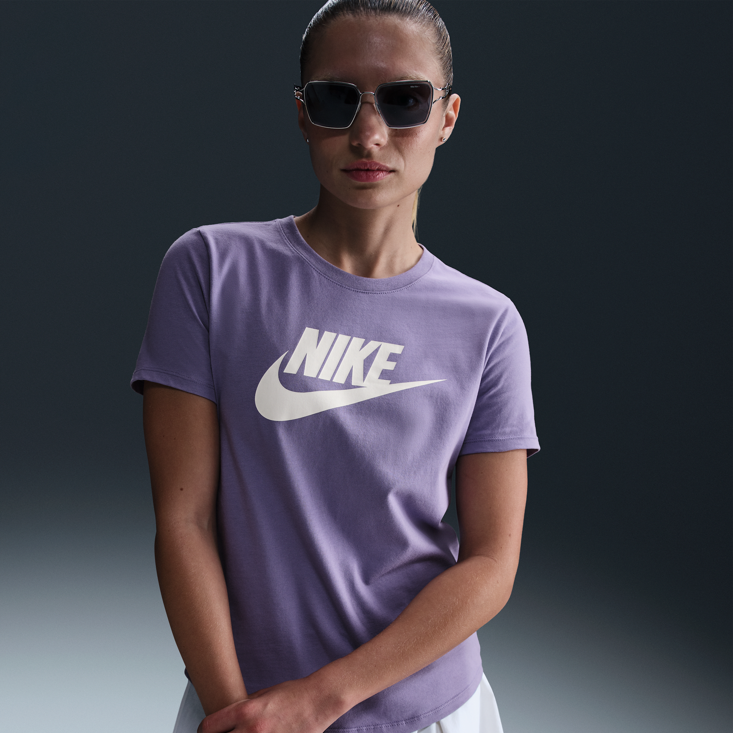 Nike Sportswear Essentials Women's Logo T-Shirt - Purple