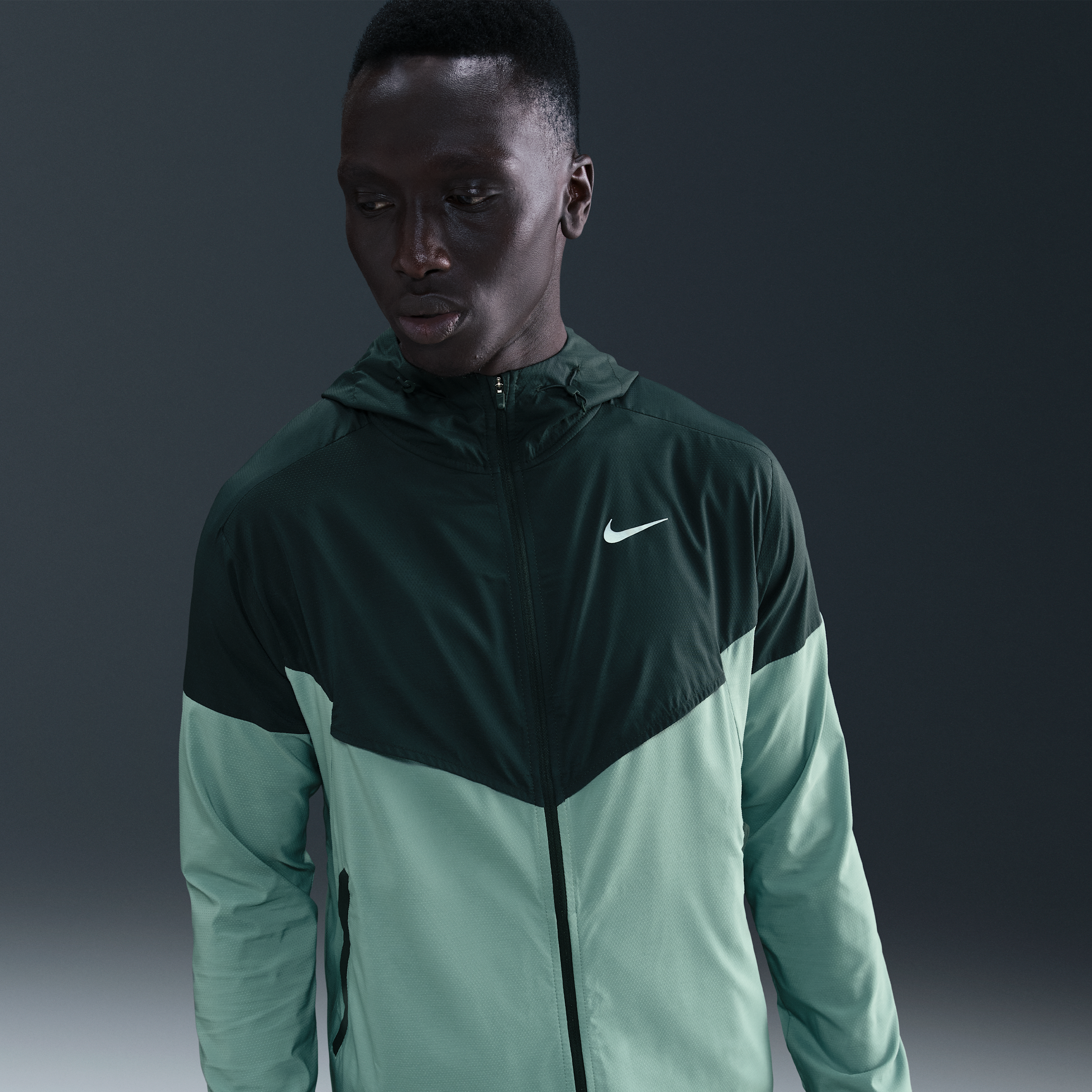 Thumbnail - Nike Impossibly Light Windrunner Laufjacke (Herren) - Grün