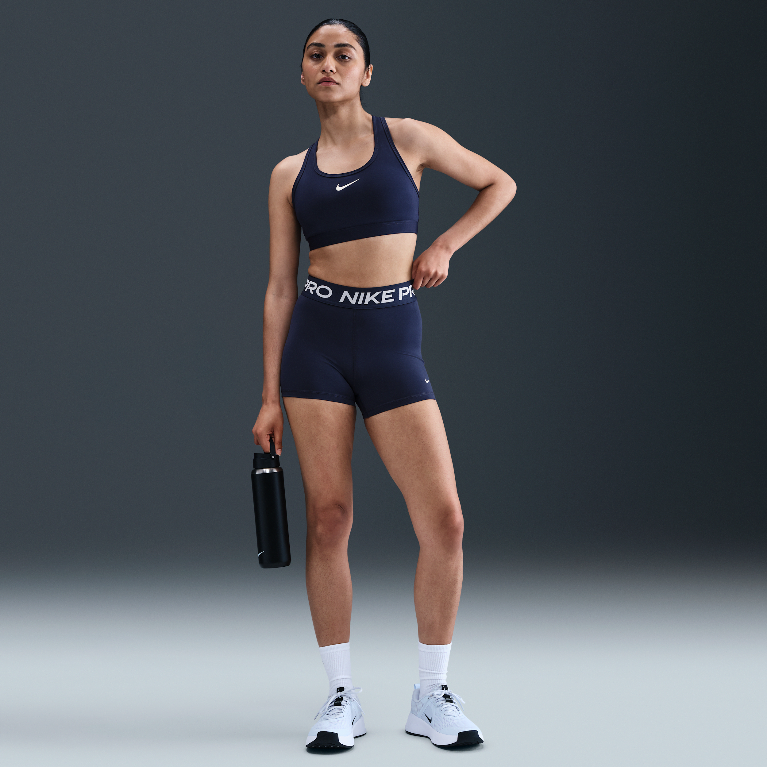 Thumbnail - Nike Pro Damenshorts (ca. 8 cm) - Blau