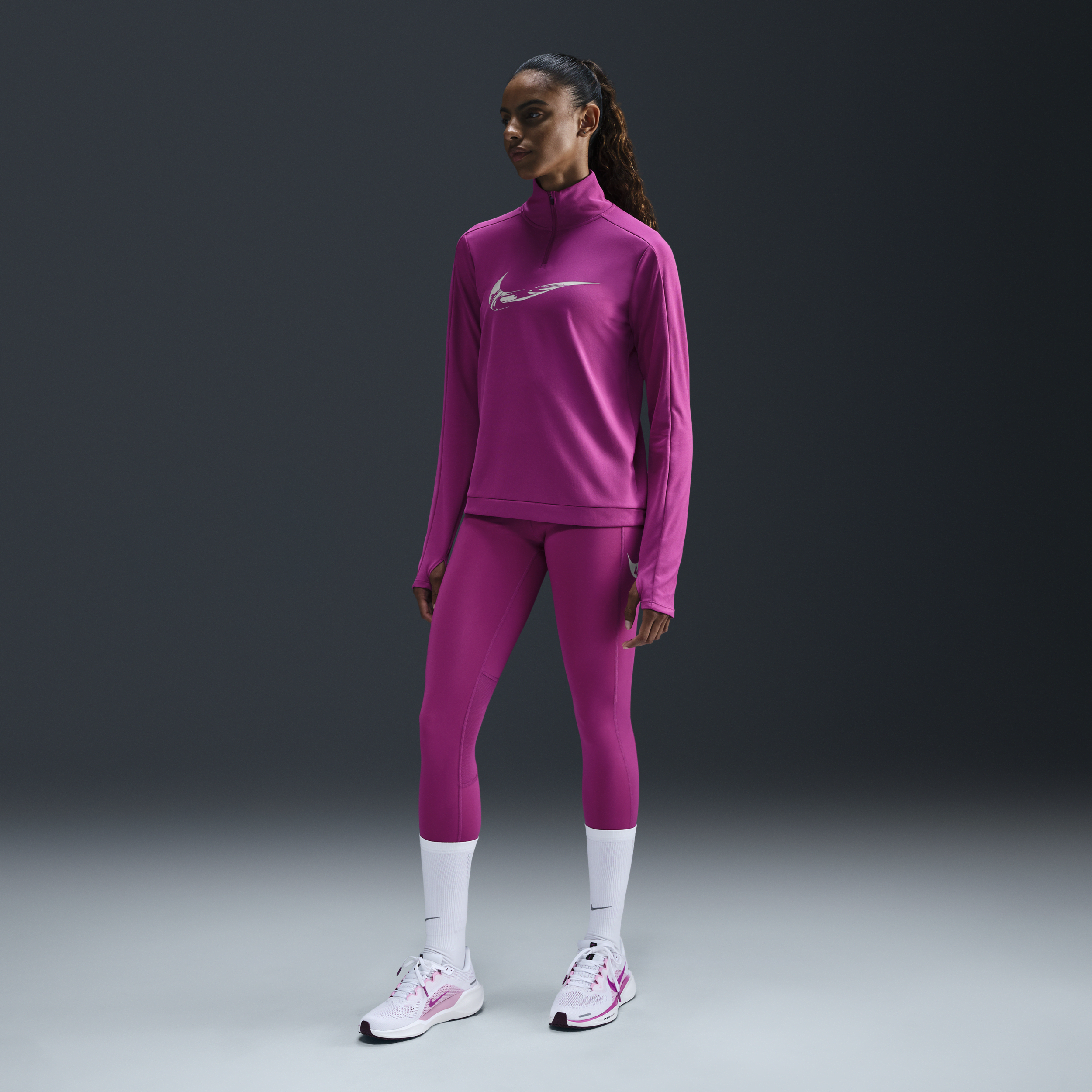 Vêtement deuxième couche de running Dri-FIT à 1/4 de zip Nike Swoosh pour femme - Pourpre