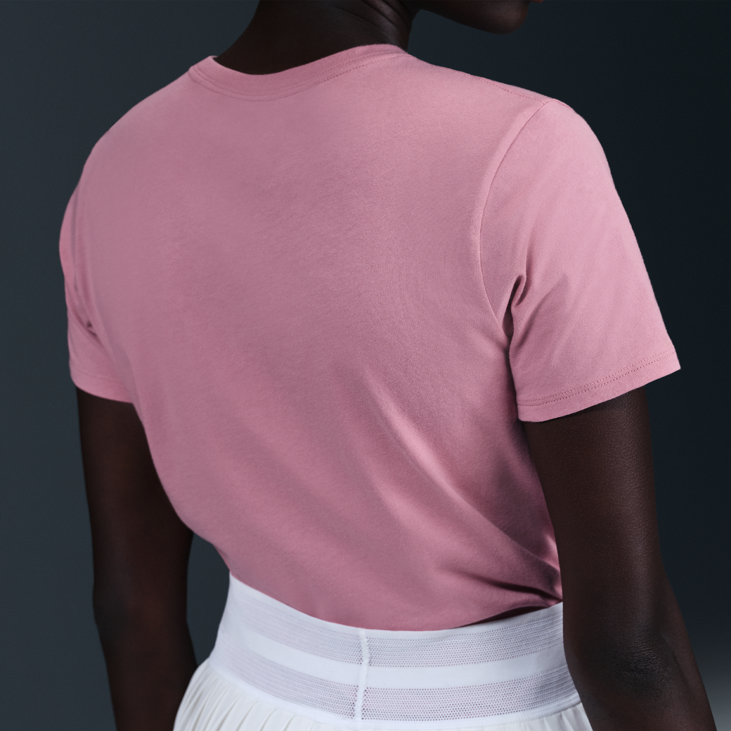 Tee-shirt Nike Sportswear Club Essentials pour femme - Rose