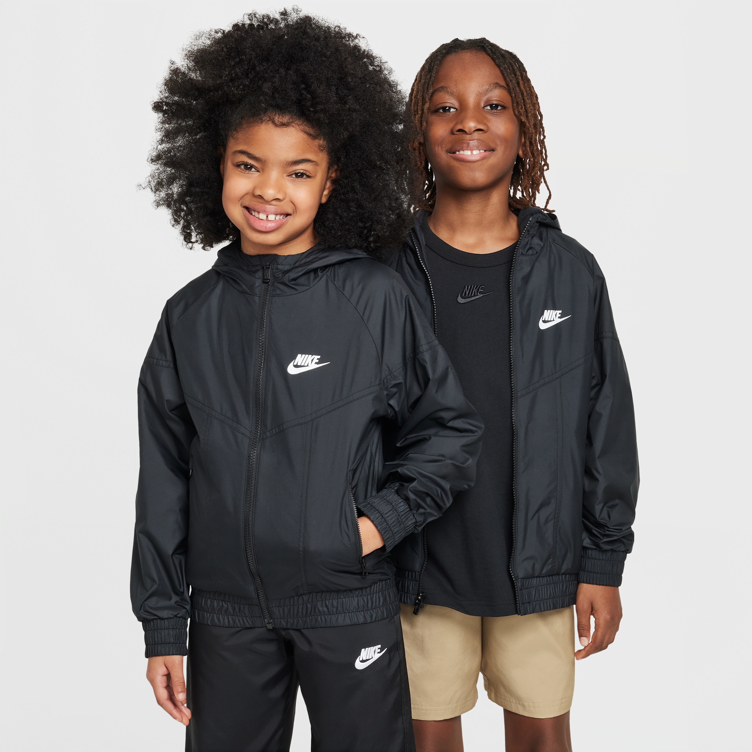 Veste à capuche déperlante Nike Sportswear Windrunner pour ado - Noir
