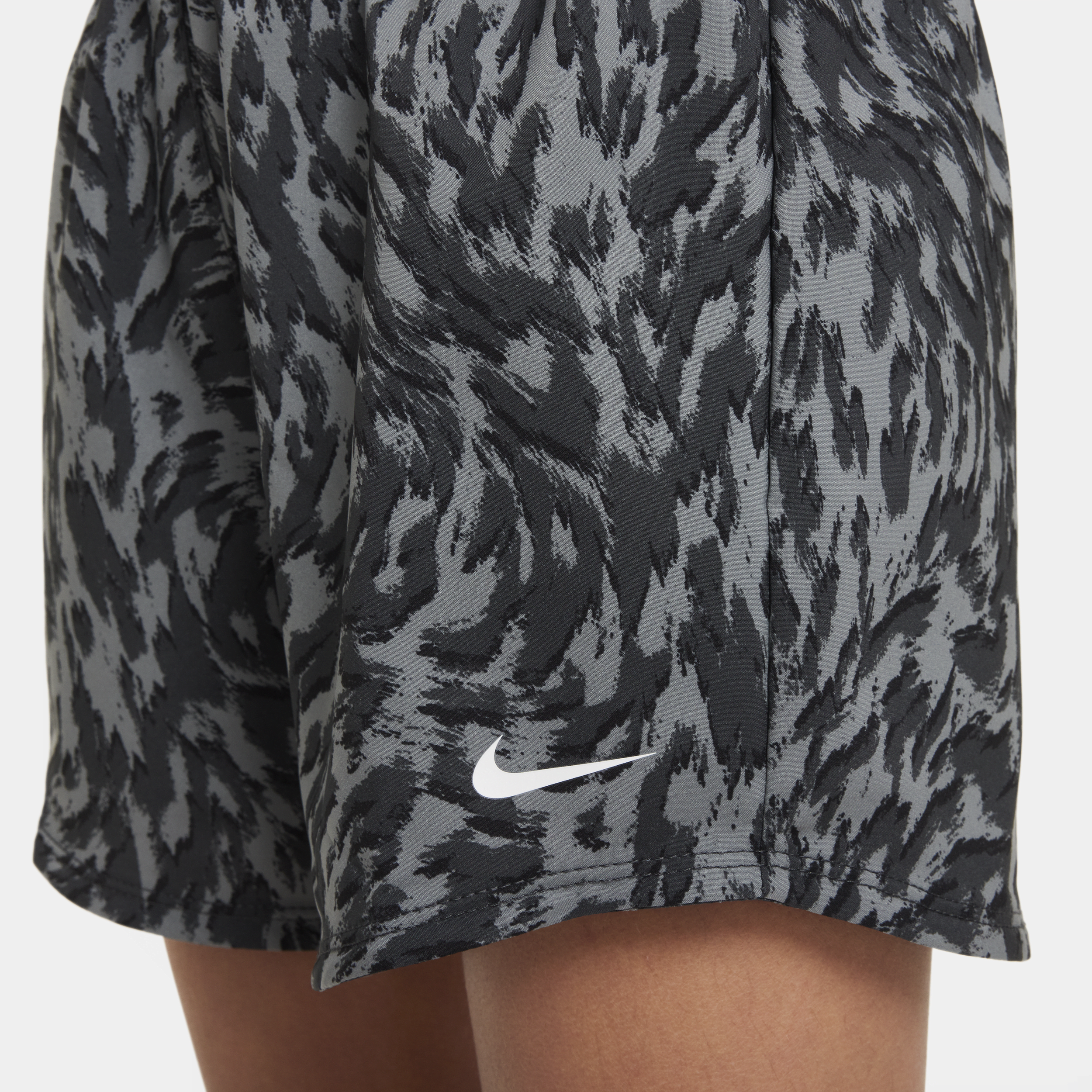 Nike One geweven shorts met hoge taille voor meisjes Grijs