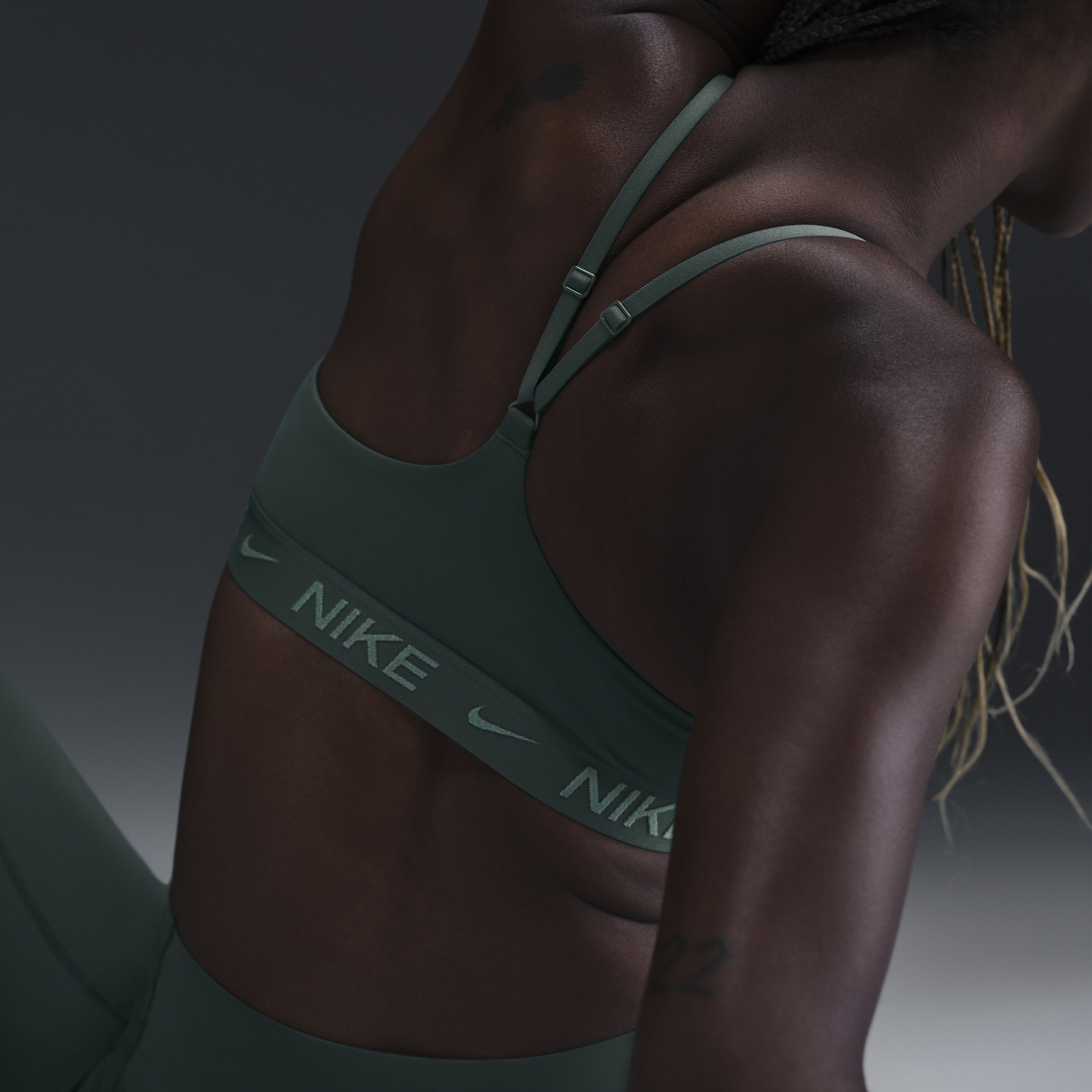 Brassière de sport réglable rembourrée à maintien léger Nike Indy pour femme - Vert