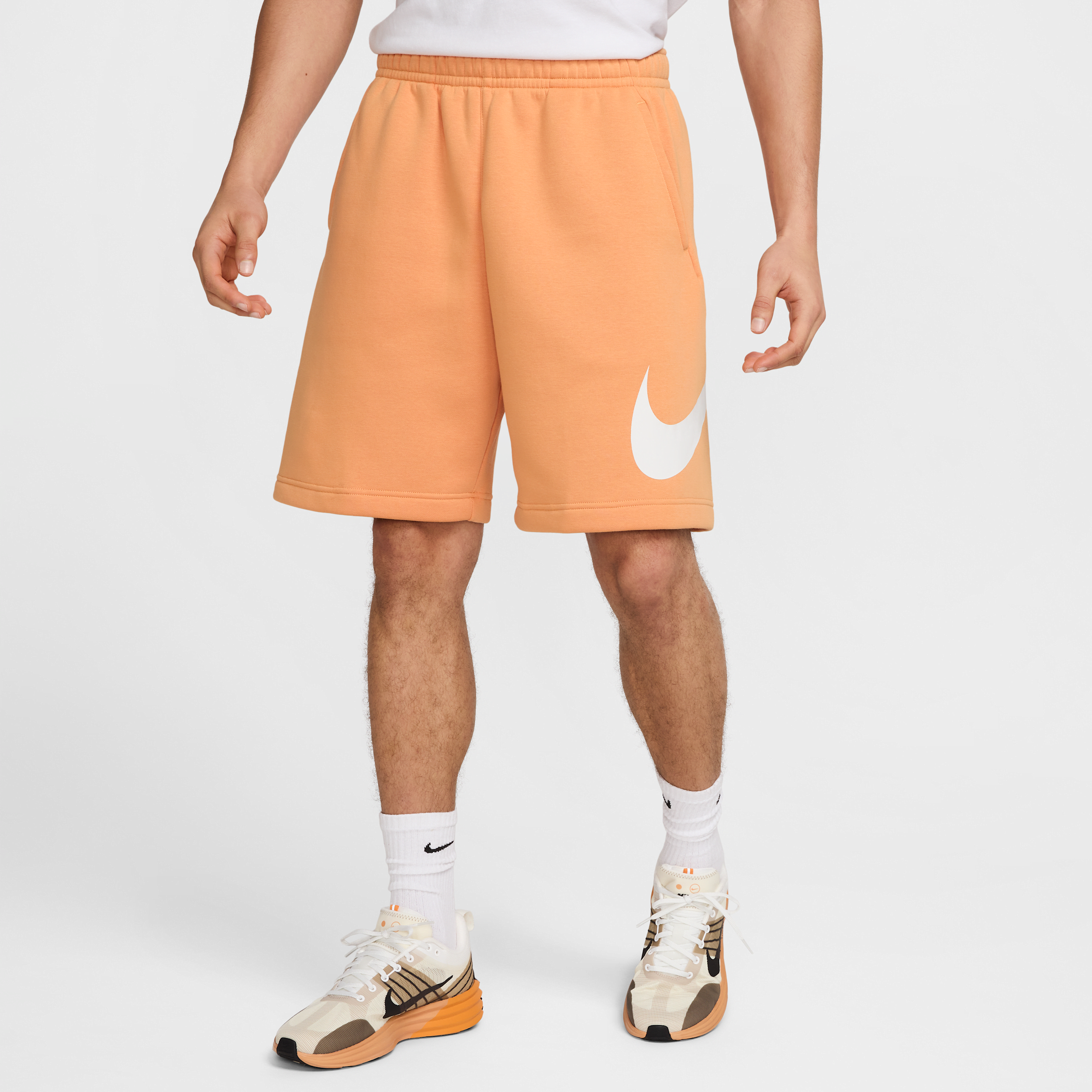 Thumbnail - Nike Club Herrenshorts mit Grafik - Orange