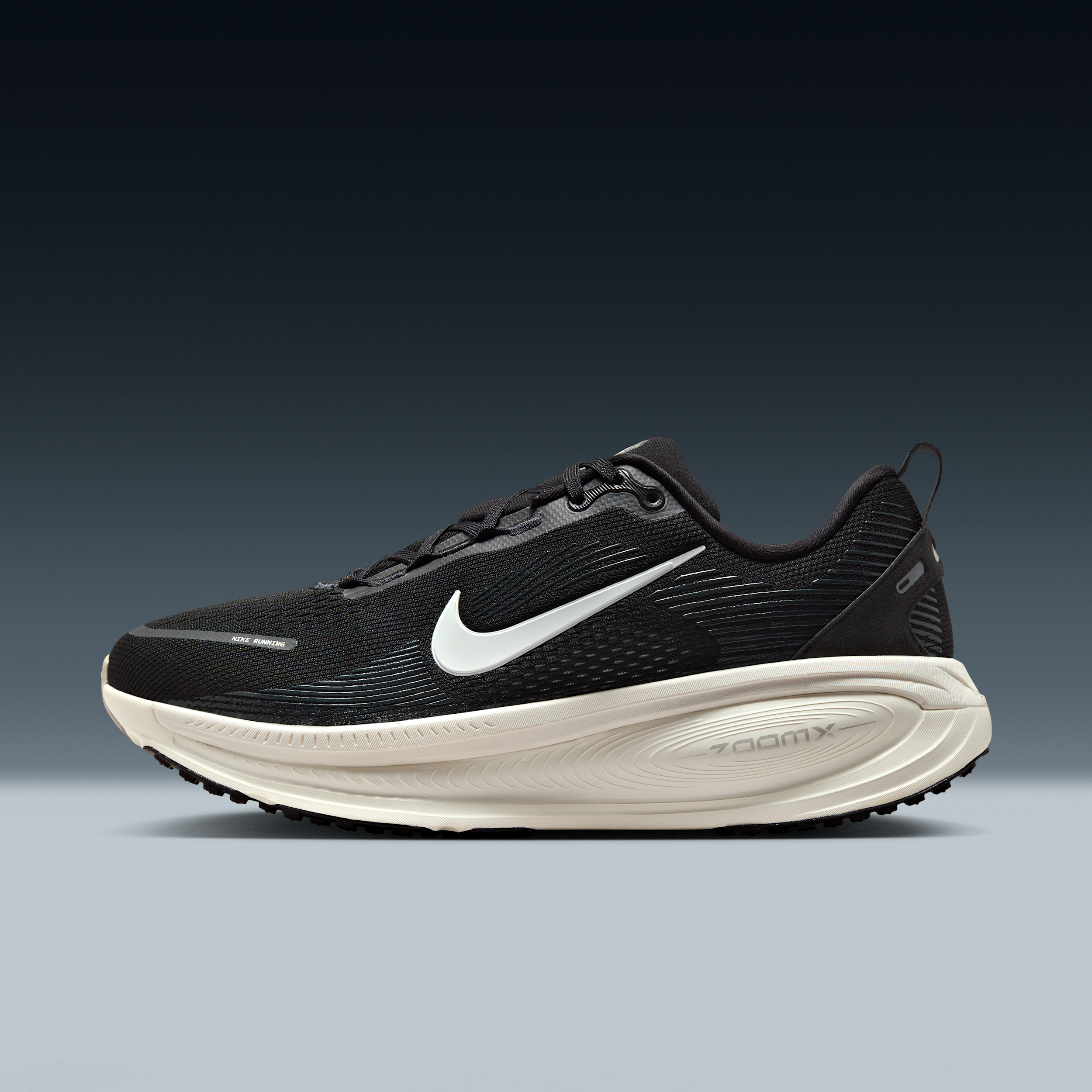 Thumbnail - Nike Vomero 18 Straßenlaufschuh (Herren, extraweit) - Schwarz