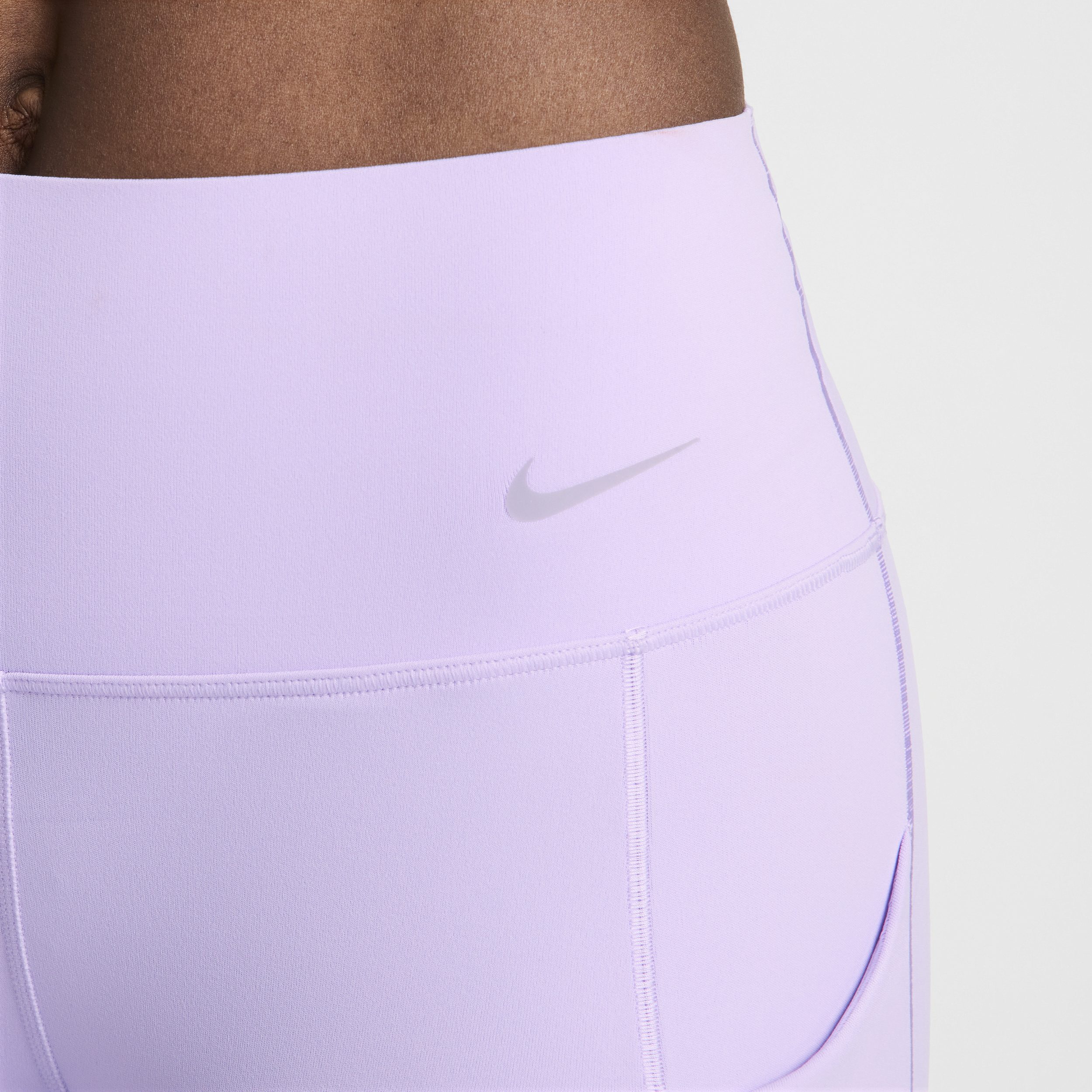 Nike Universa Legging met halfhoge taille en medium ondersteuning en zakken voor dames Paars