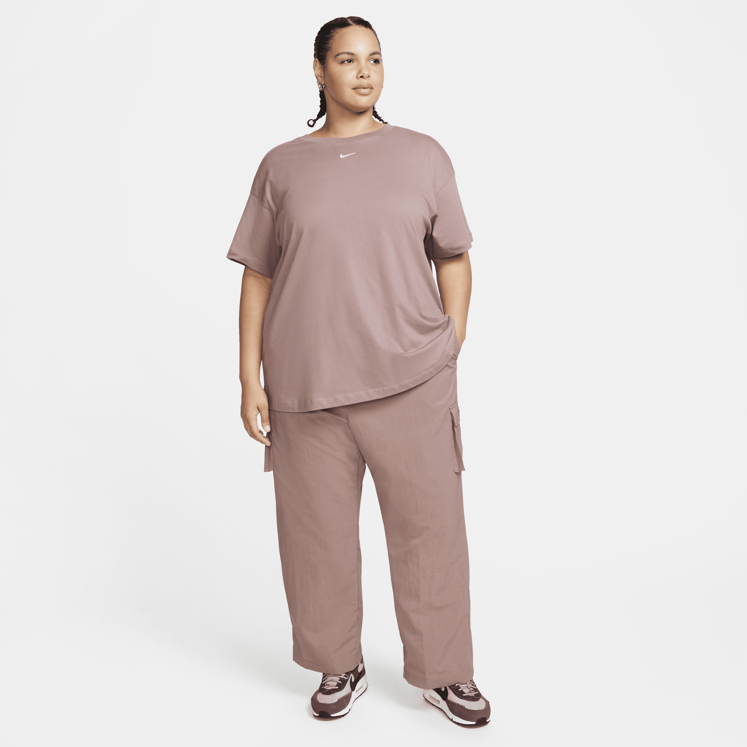 Nike Sportswear Essential geweven cargobroek met hoge taille voor dames (Plus Size) Paars
