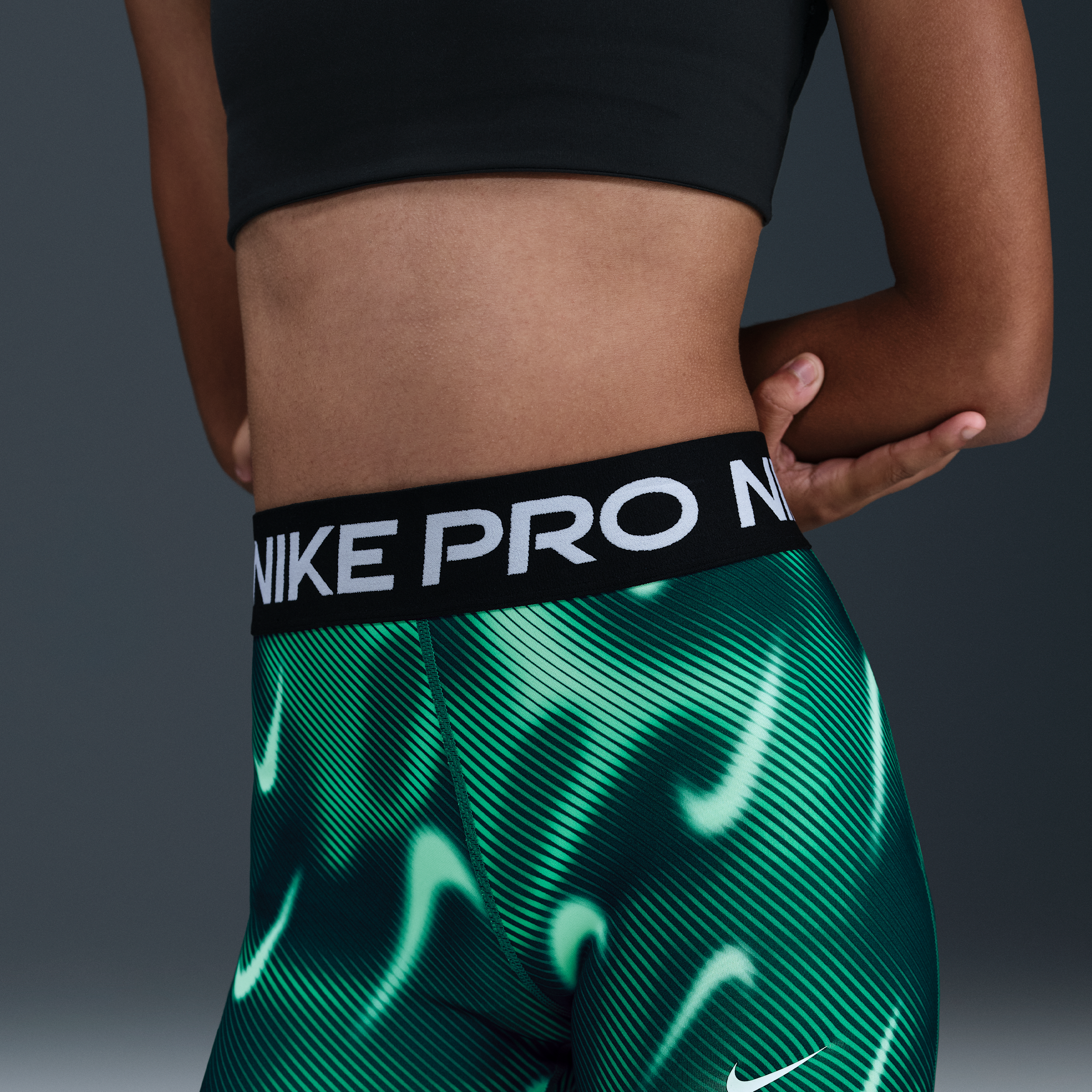 Thumbnail - Nike Pro Dri-Fit Shorts (ca. 7,5 cm, ältere Kinder, Mädchen) - Grün