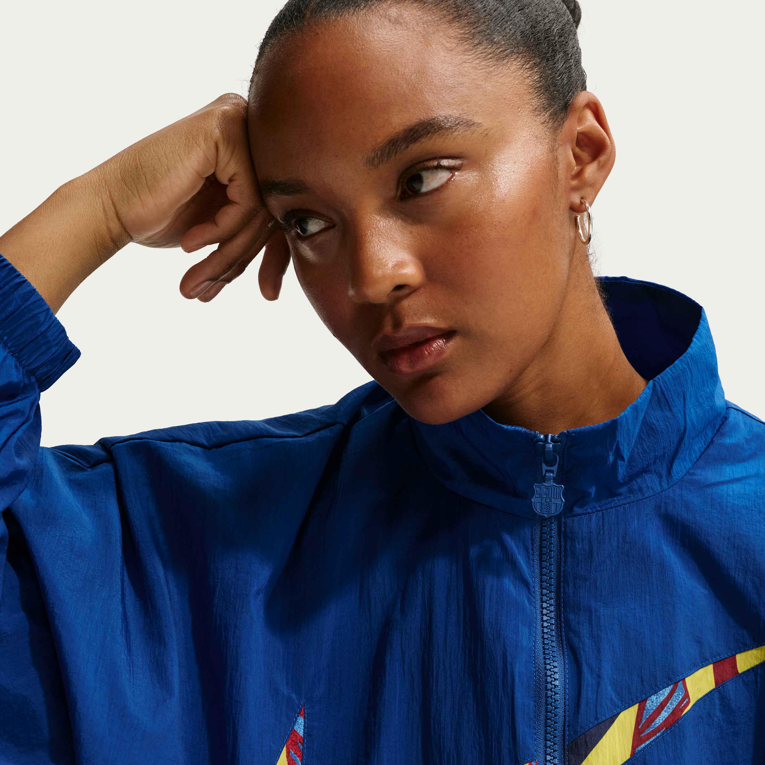 Thumbnail - FC Barcelona Essential Fourth Nike Football Jacke aus Webmaterial (Damen) - Blau